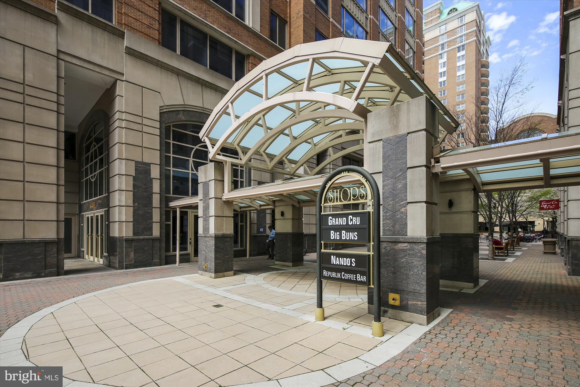 WINDSOR PLAZA - Residential Lease