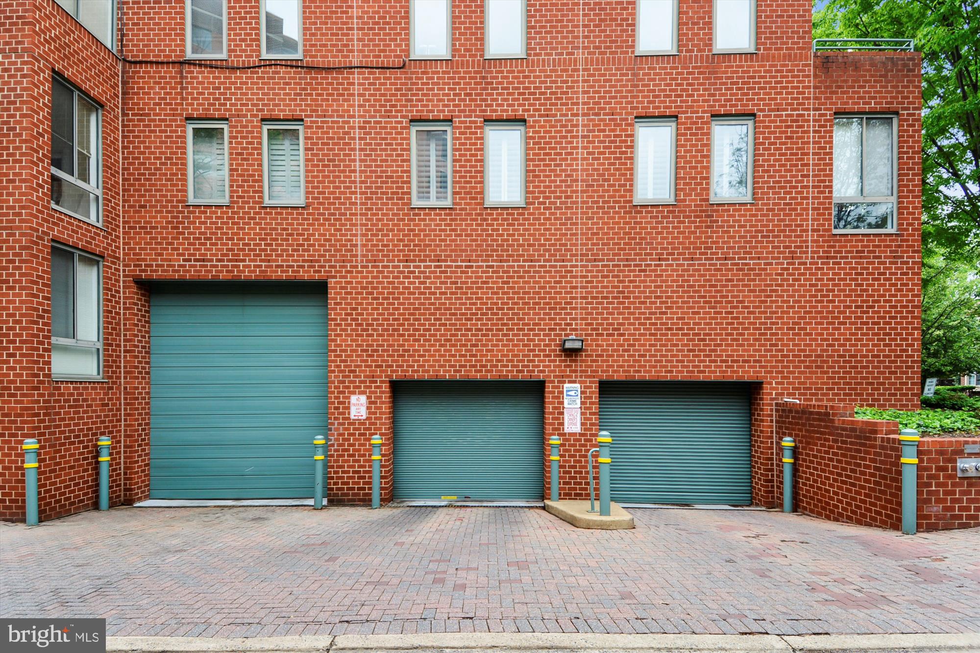 WINDSOR PLAZA - Residential Lease