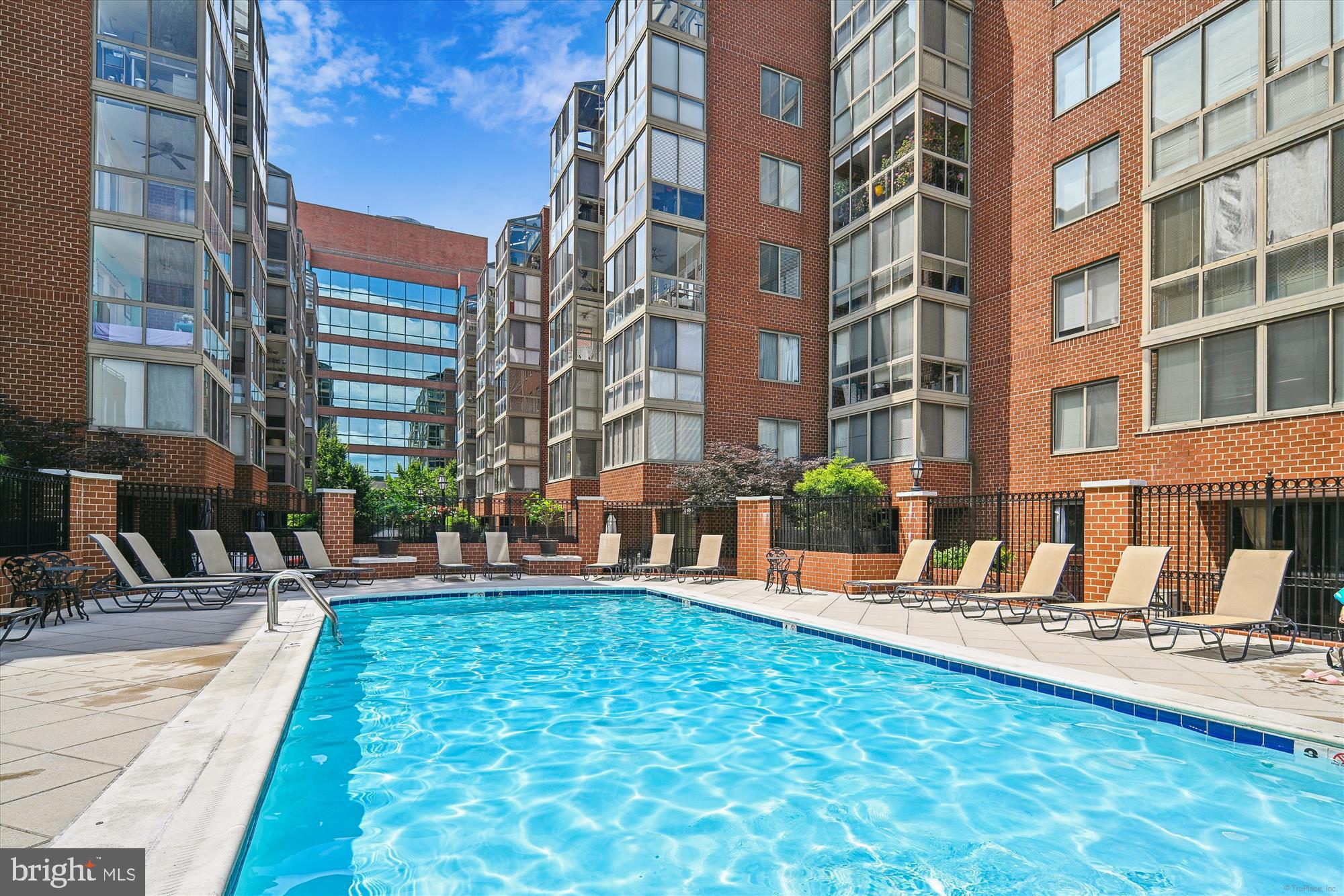 WINDSOR PLAZA - Residential Lease
