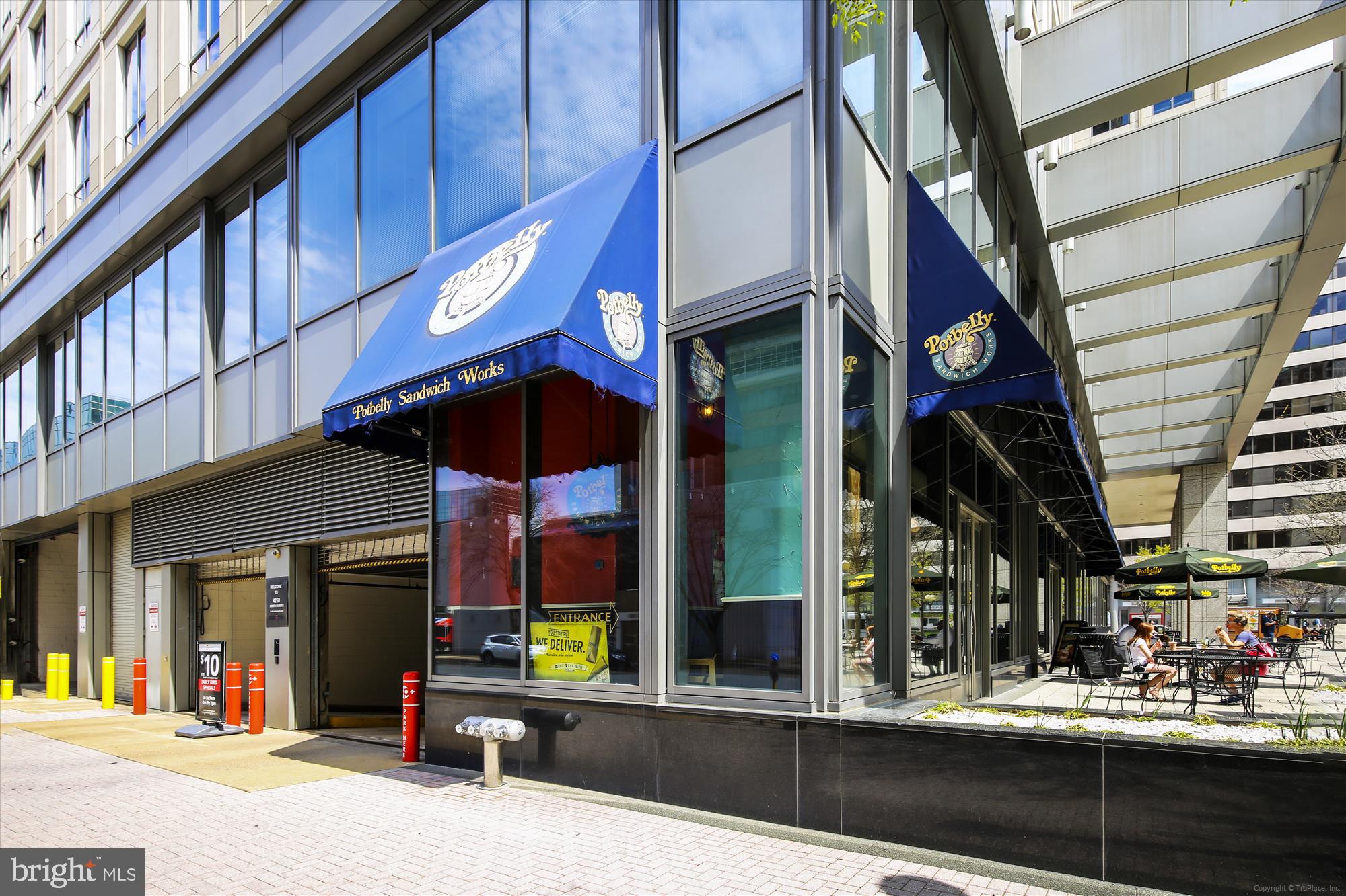 WINDSOR PLAZA - Residential Lease