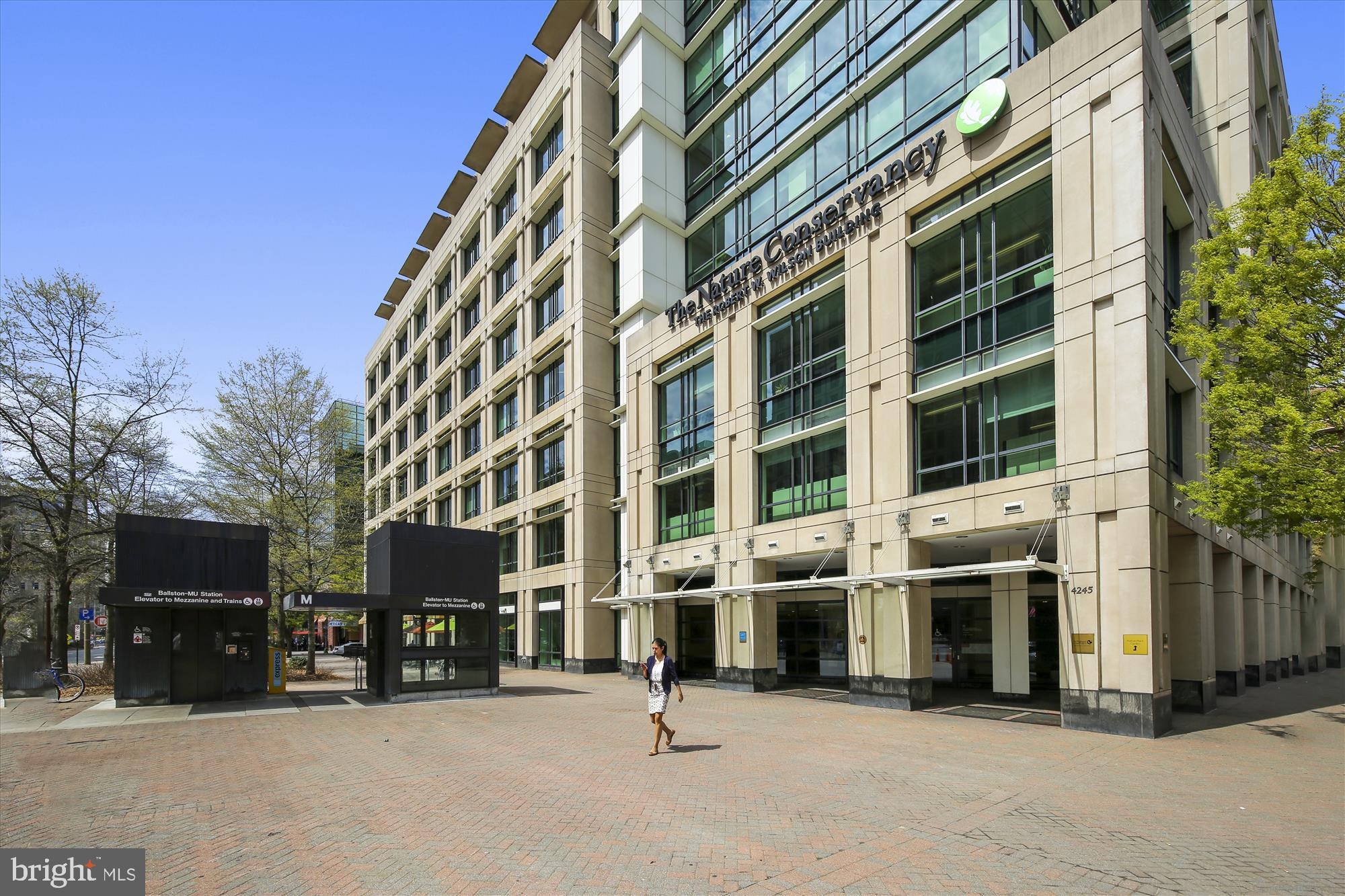 WINDSOR PLAZA - Residential Lease