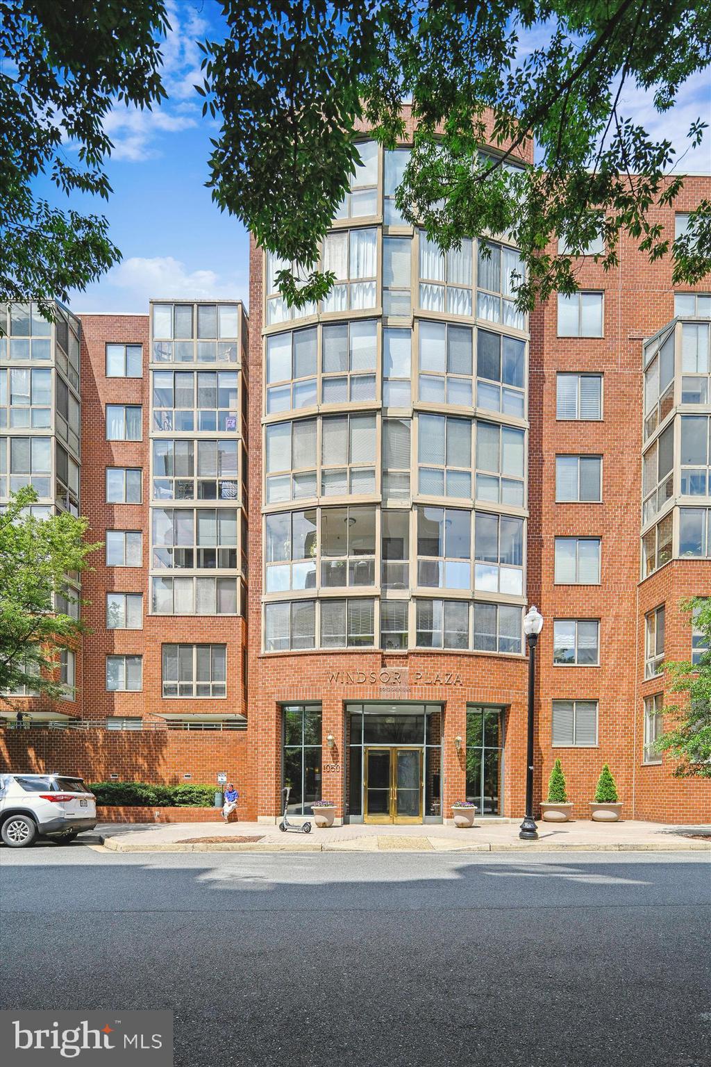 WINDSOR PLAZA - Residential Lease