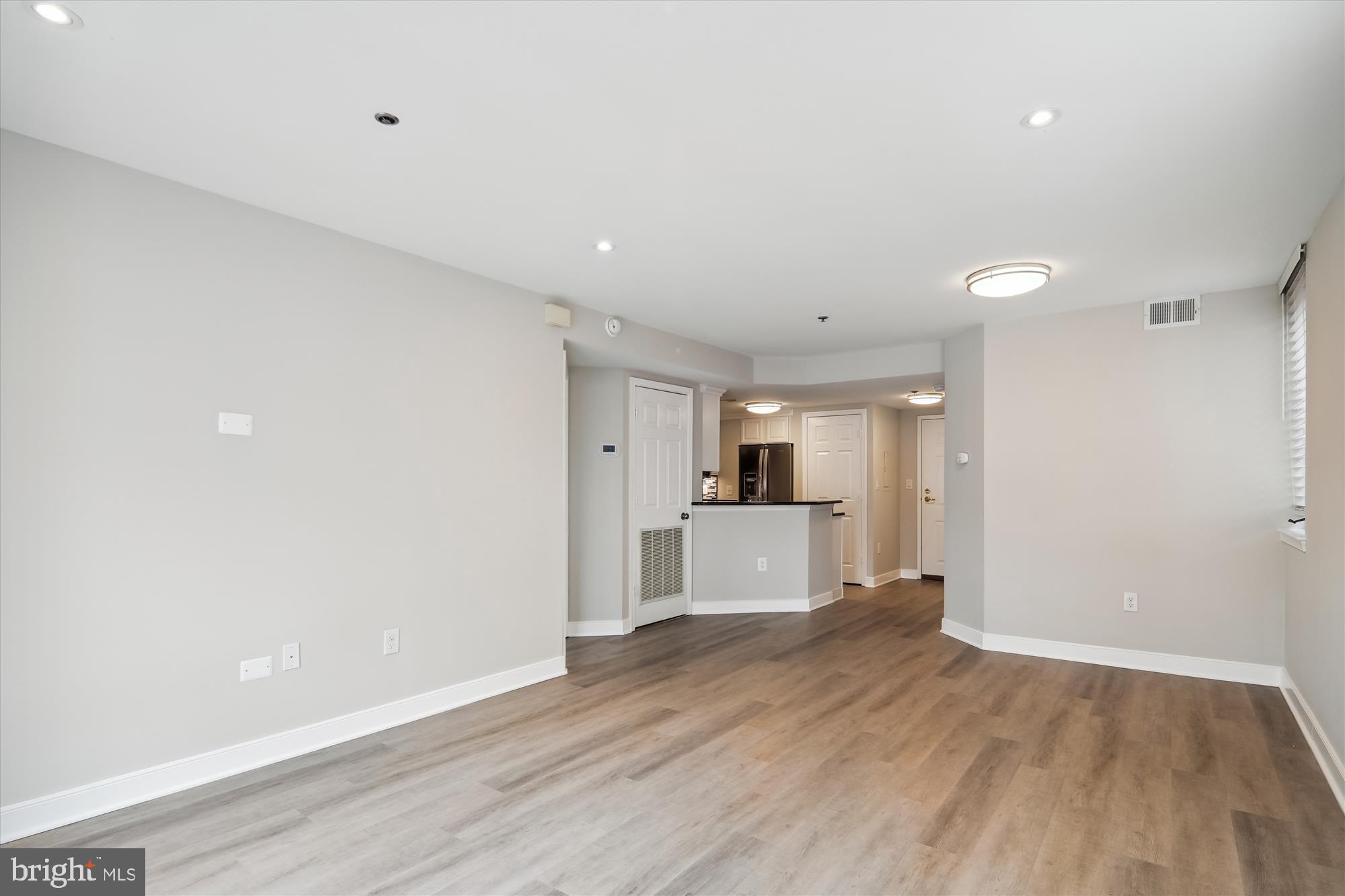 WINDSOR PLAZA - Residential Lease