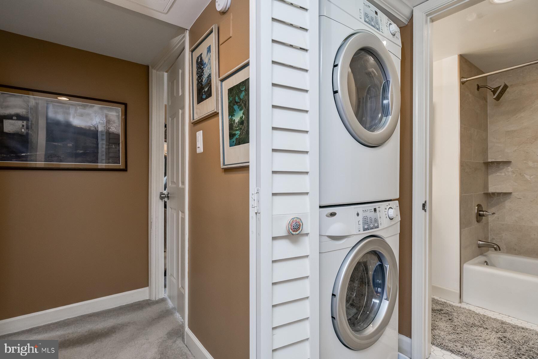 CAMELBACK - Residential