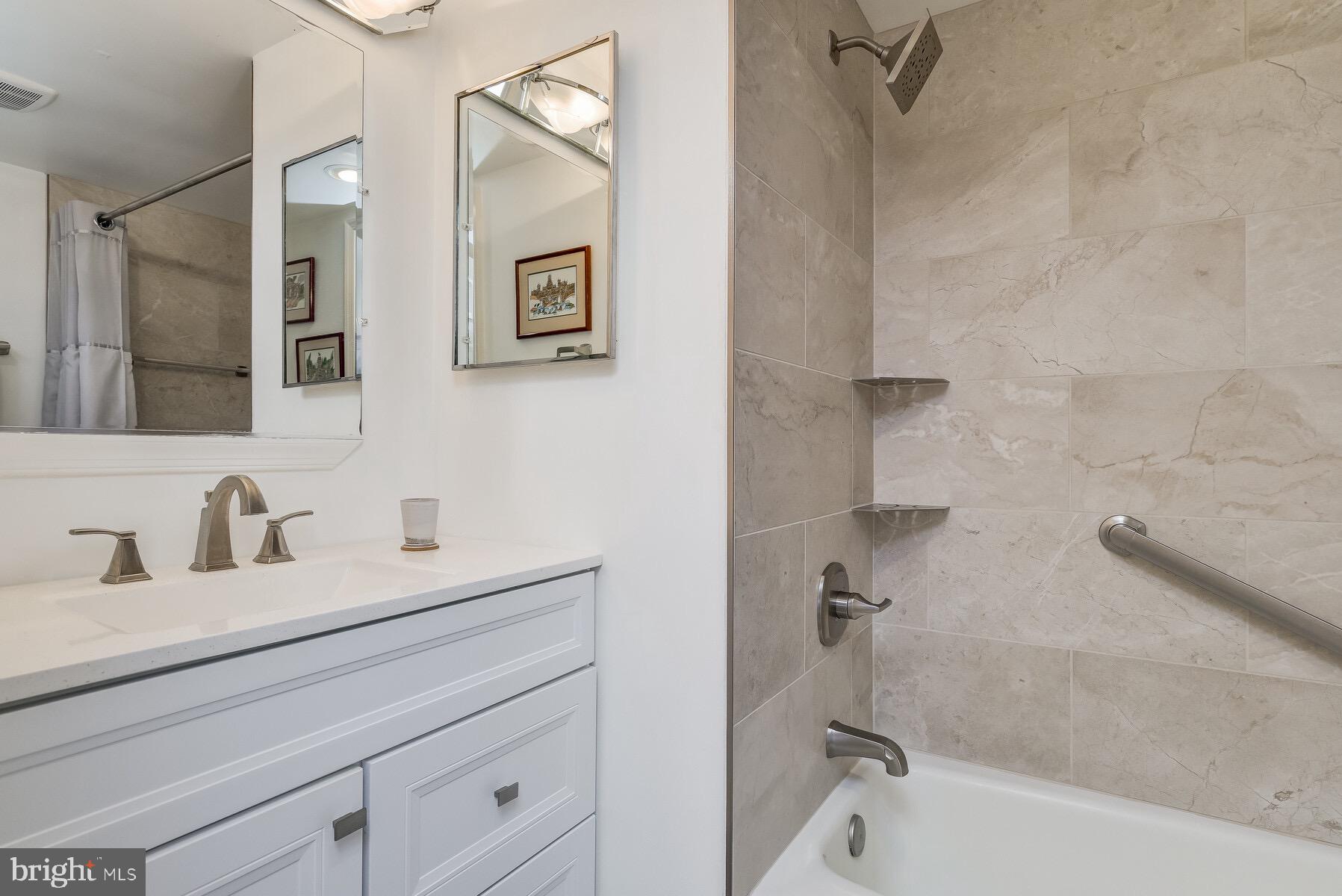 CAMELBACK - Residential