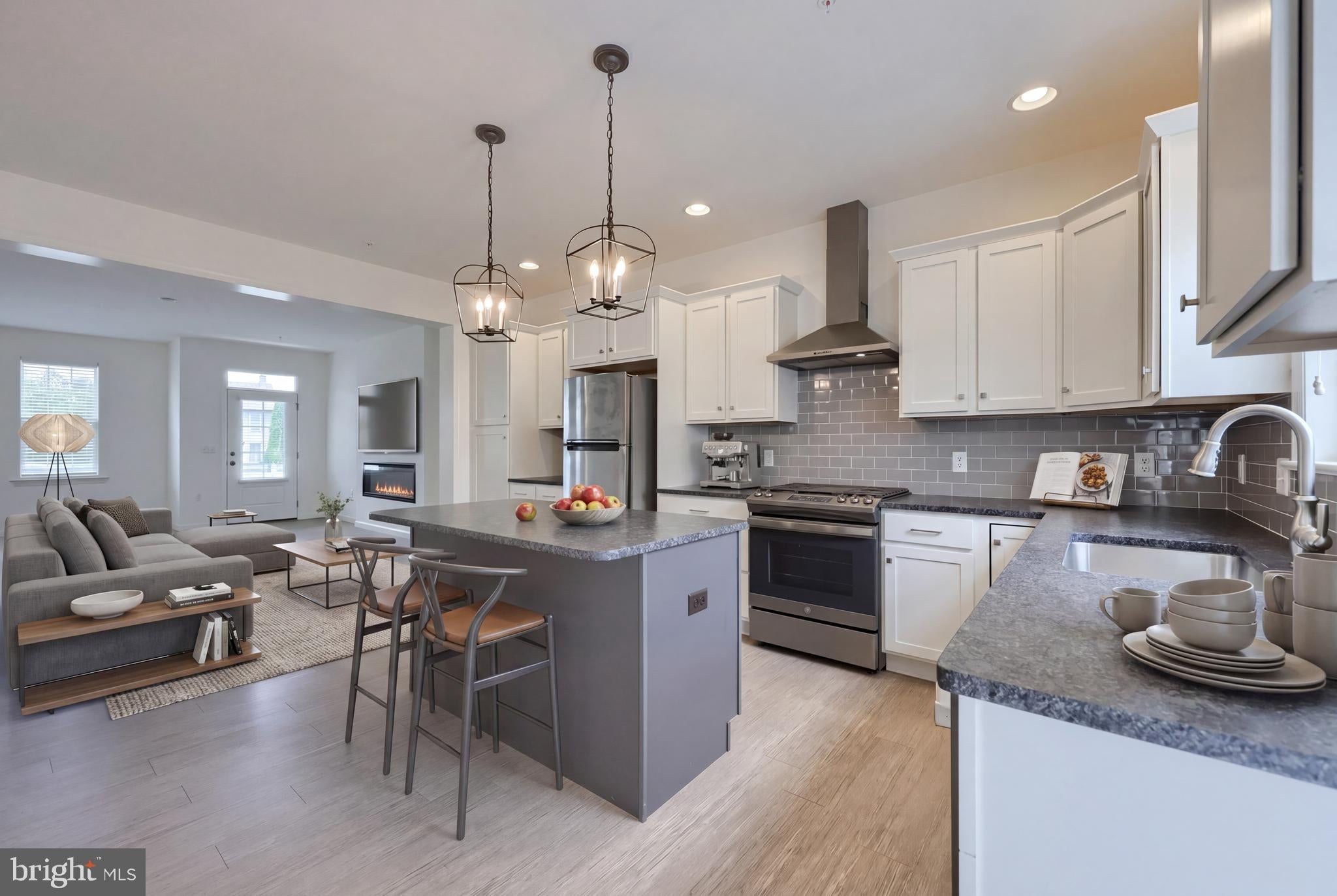 2421 ARTESIAN WAY