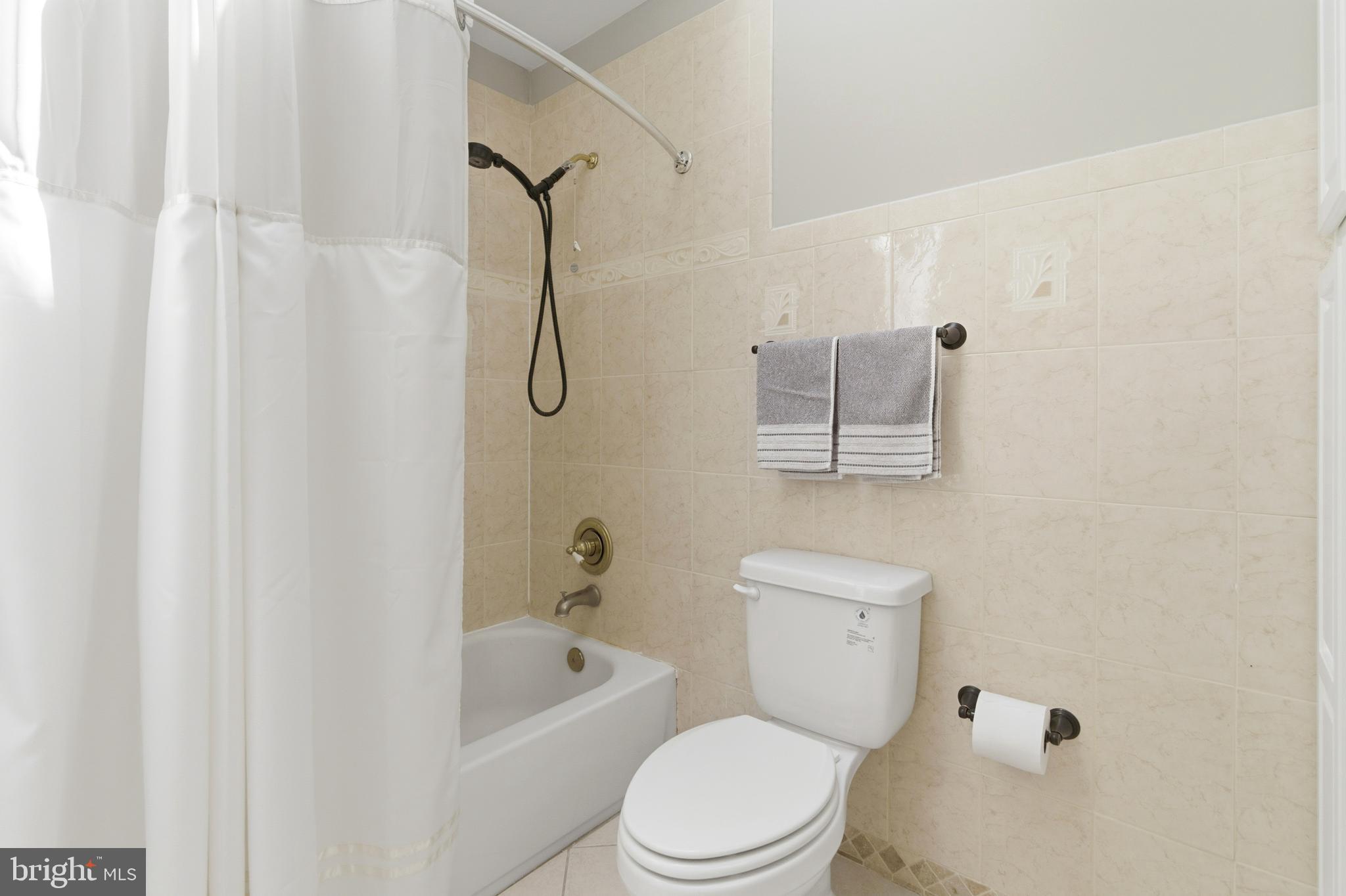 GUNNERS LAKE VILLAGE - Residential