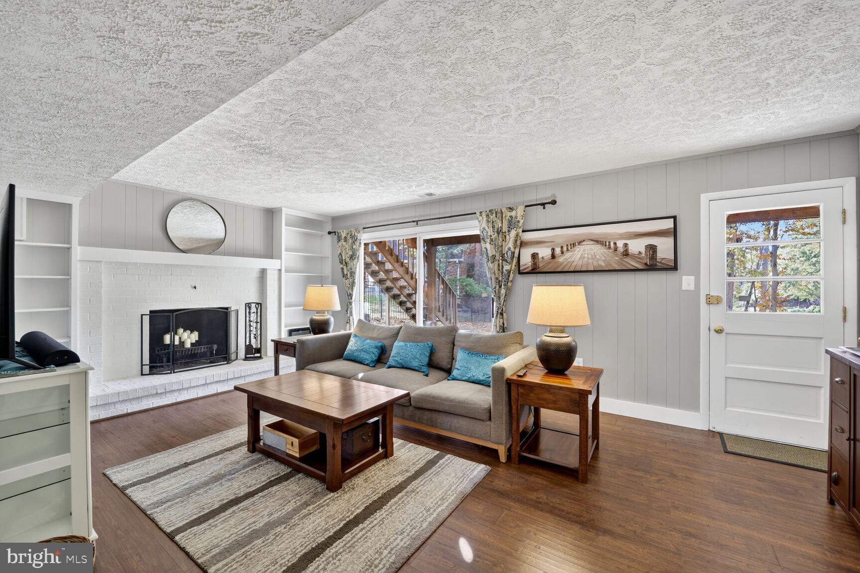 TANTALLON ON THE POTOMAC - Residential Lease