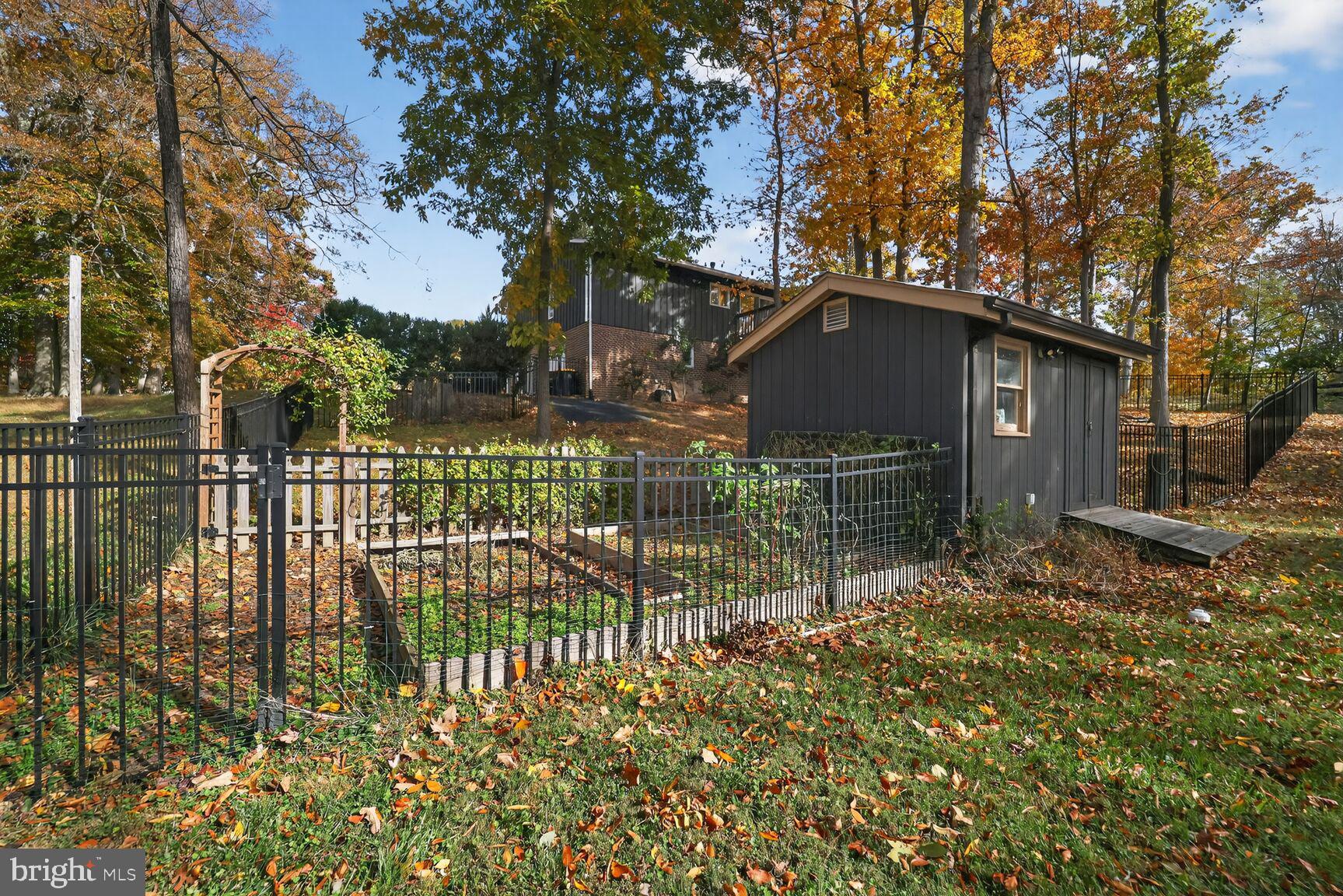 TANTALLON ON THE POTOMAC - Residential Lease