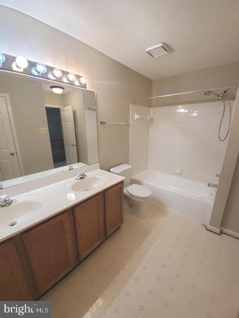 BRIGHTFIELD - Residential Lease