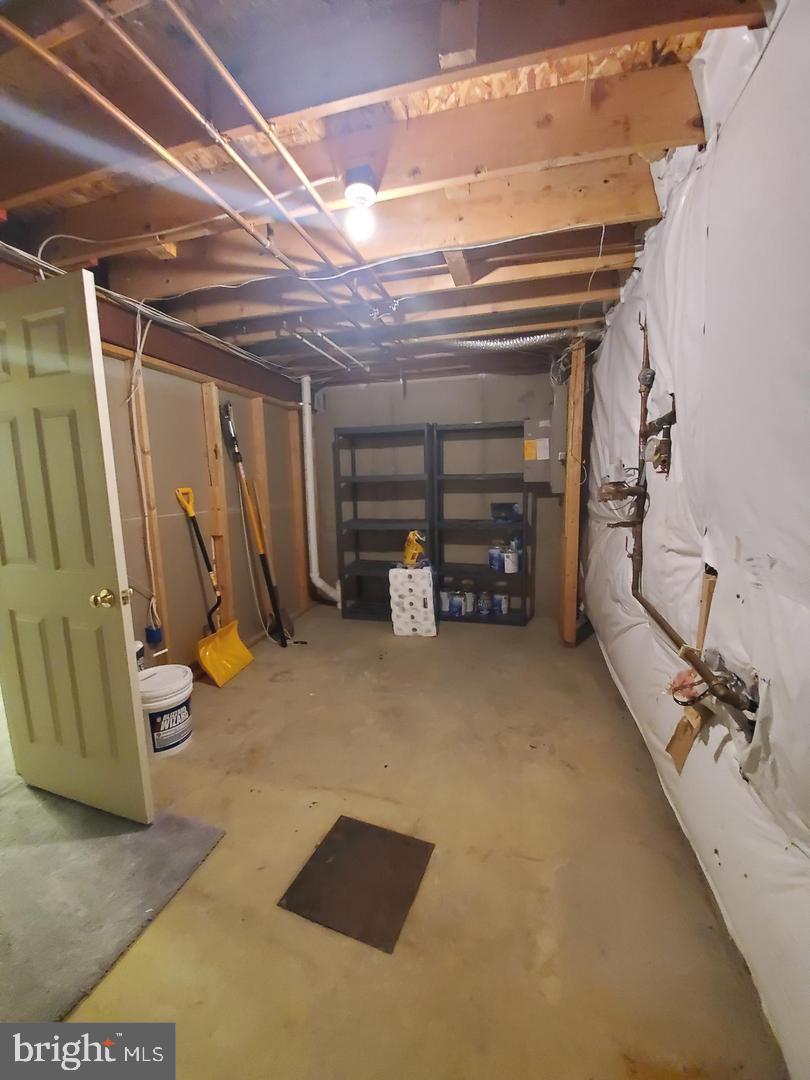 BRIGHTFIELD - Residential Lease