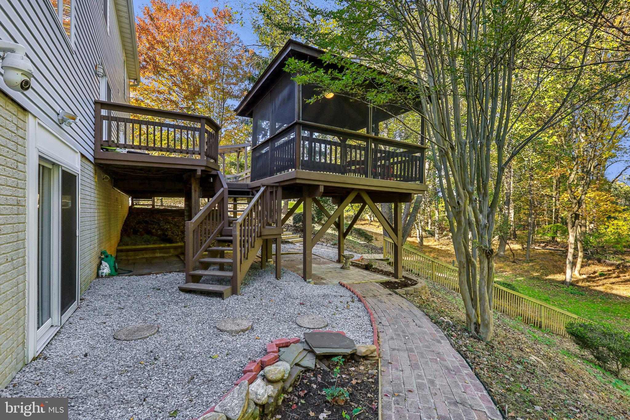 COUNTRY WALK - Residential