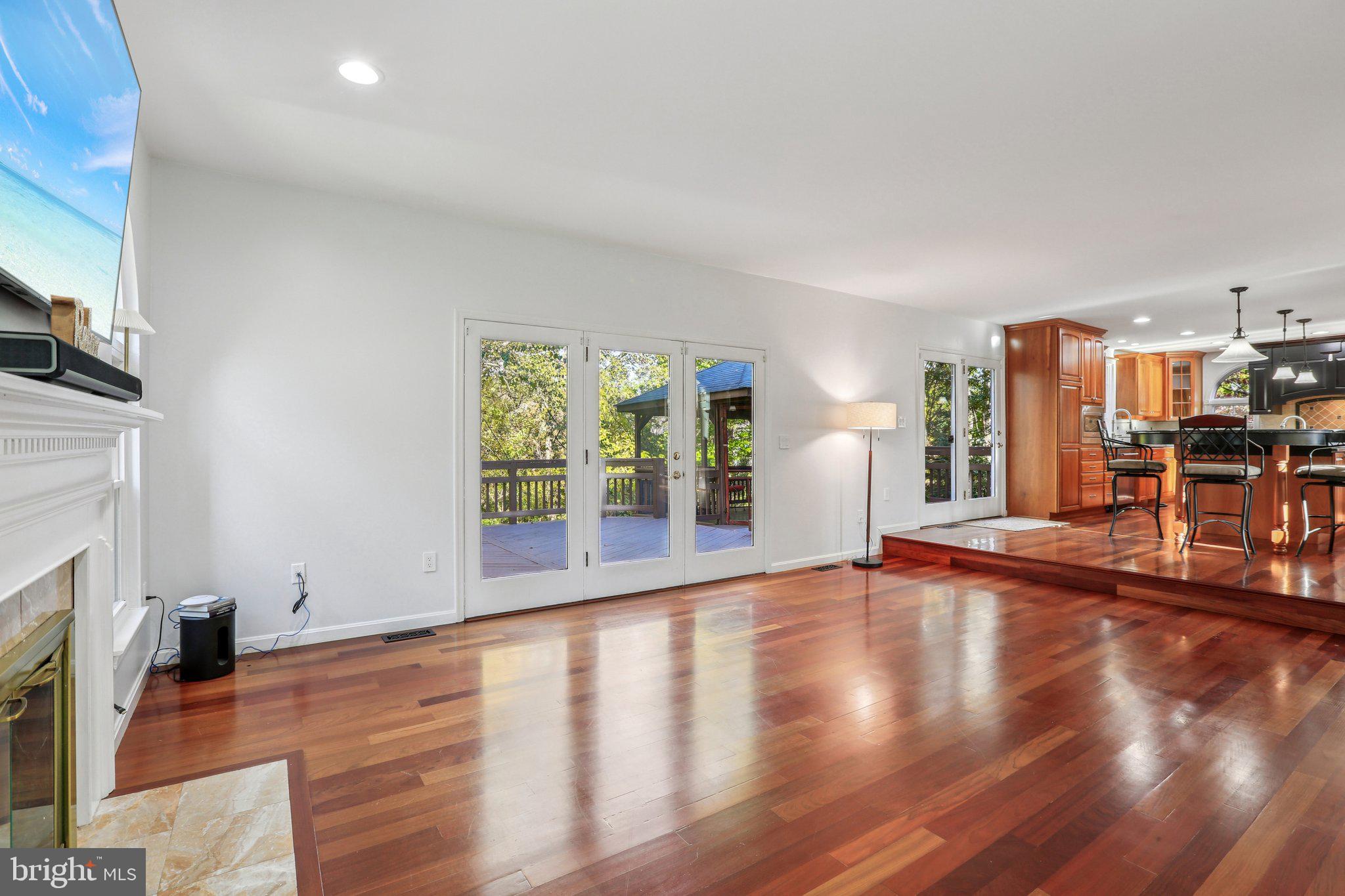 COUNTRY WALK - Residential