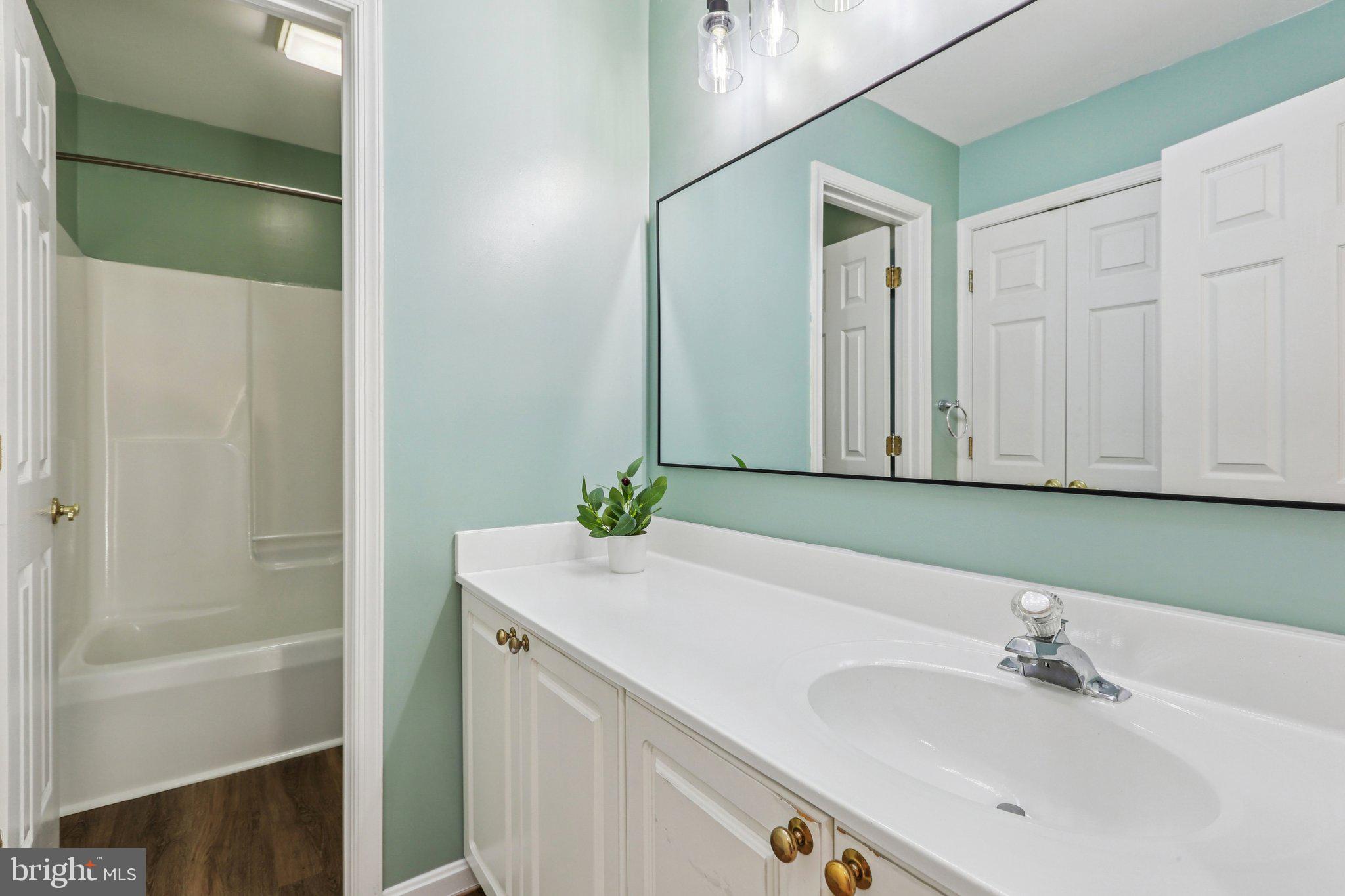 COUNTRY WALK - Residential