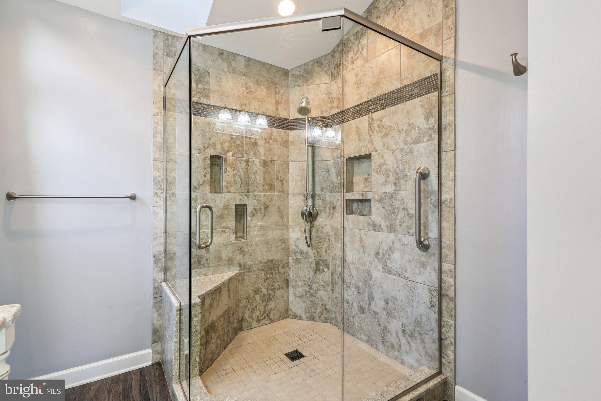 COUNTRY WALK - Residential