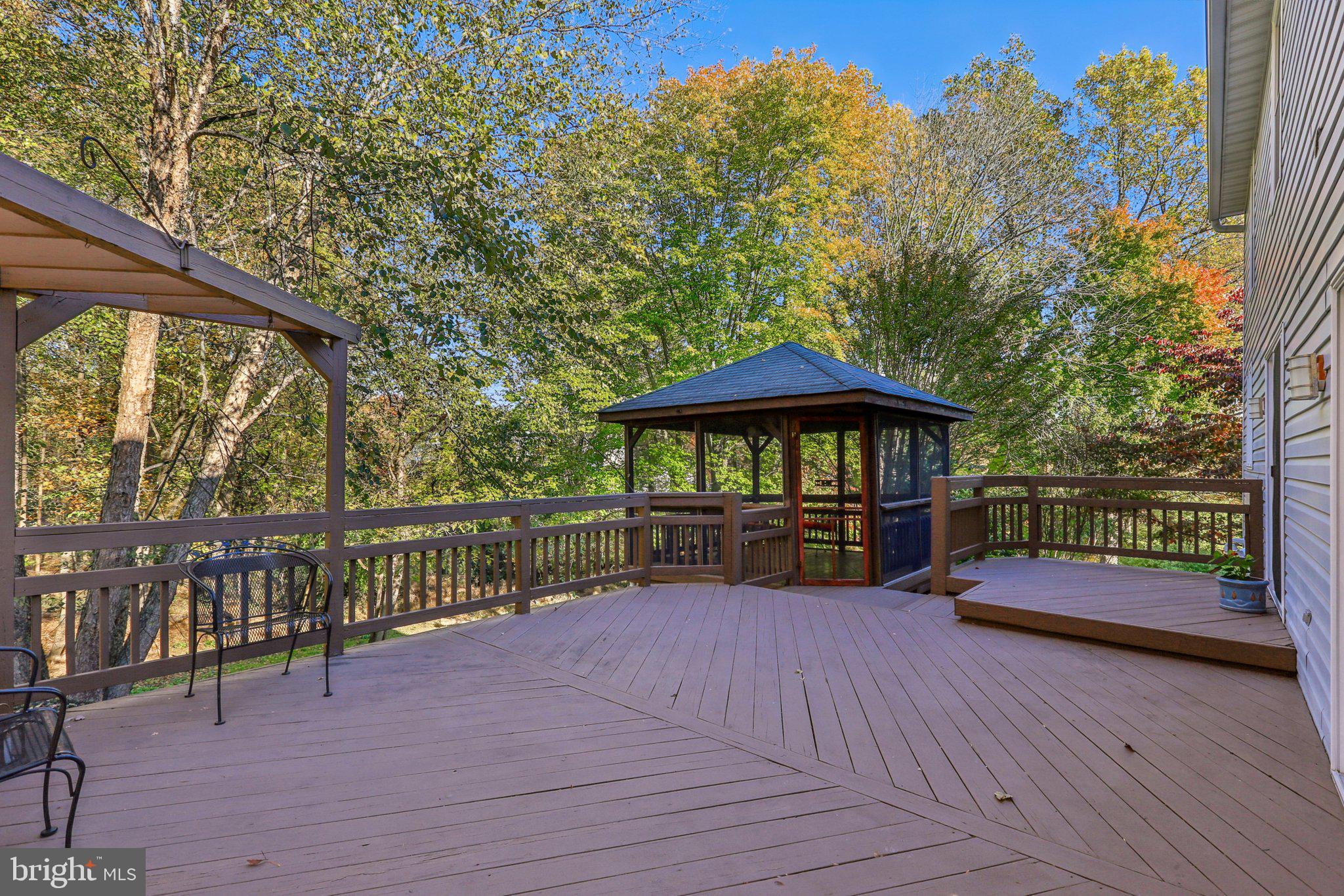 COUNTRY WALK - Residential