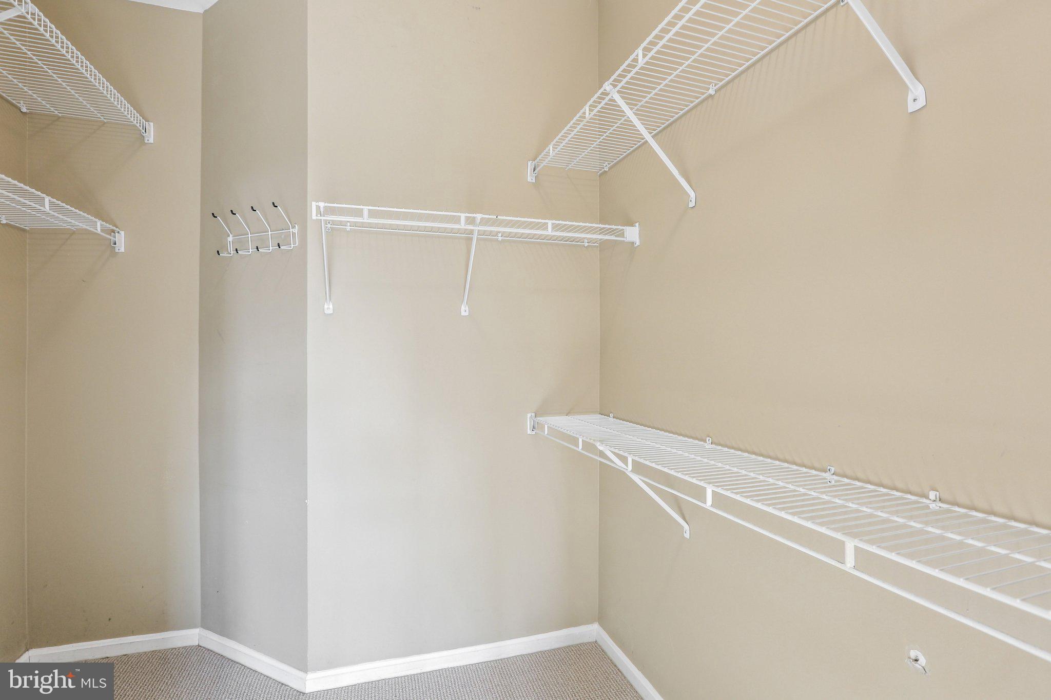 COUNTRY WALK - Residential