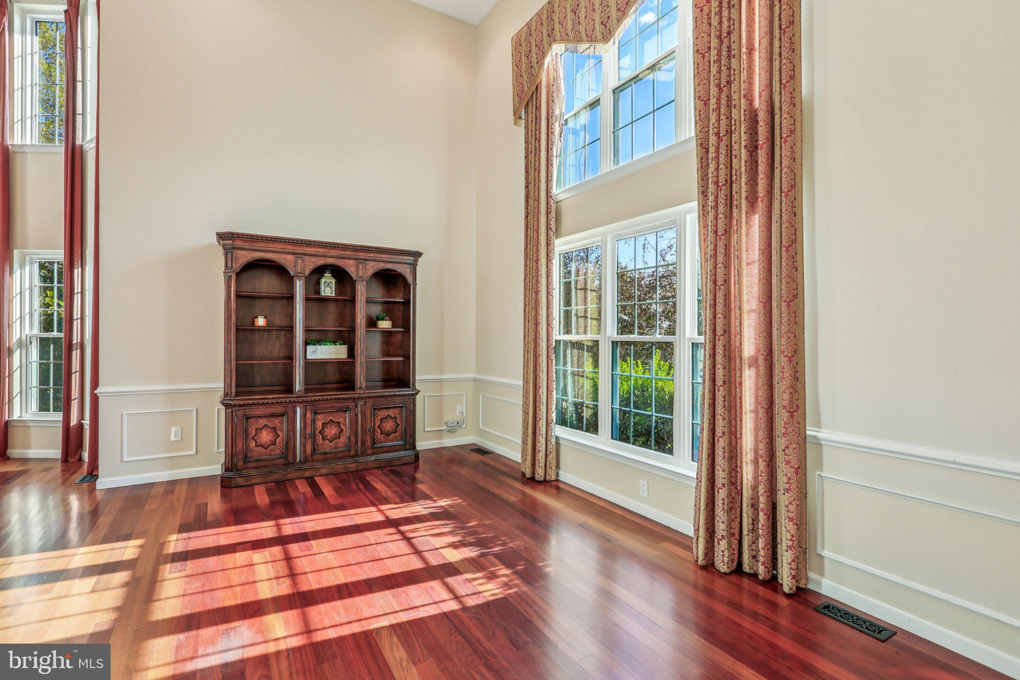 COUNTRY WALK - Residential