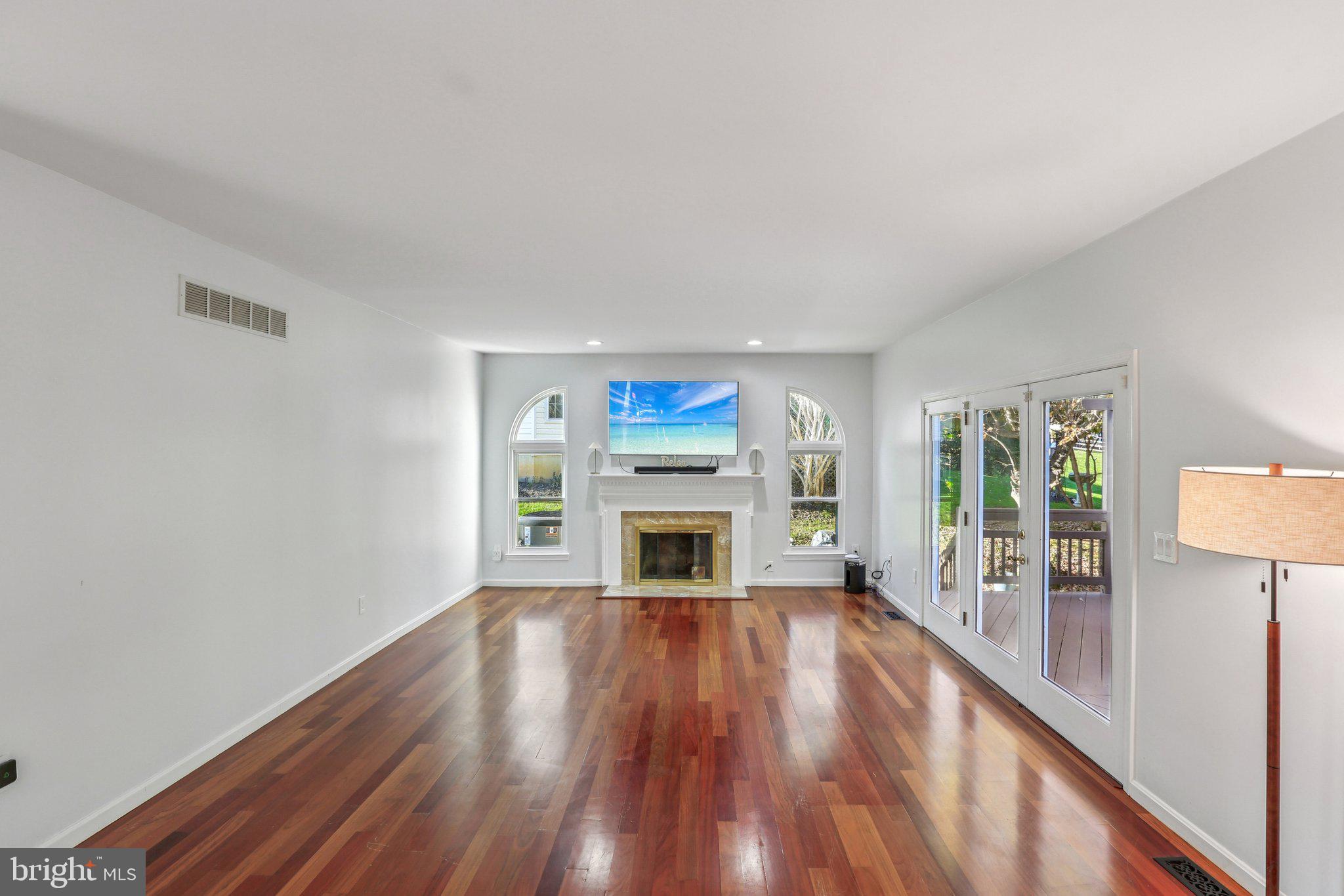 COUNTRY WALK - Residential