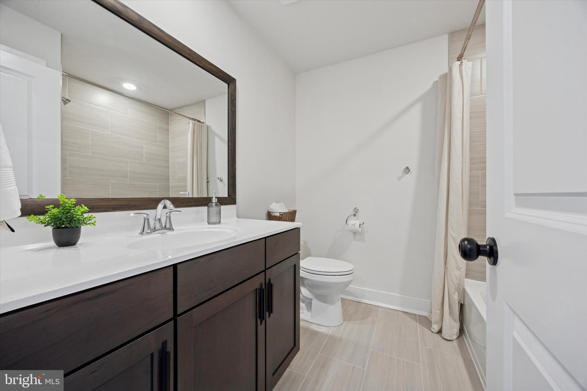 LOCHIEL FARM - Residential Lease