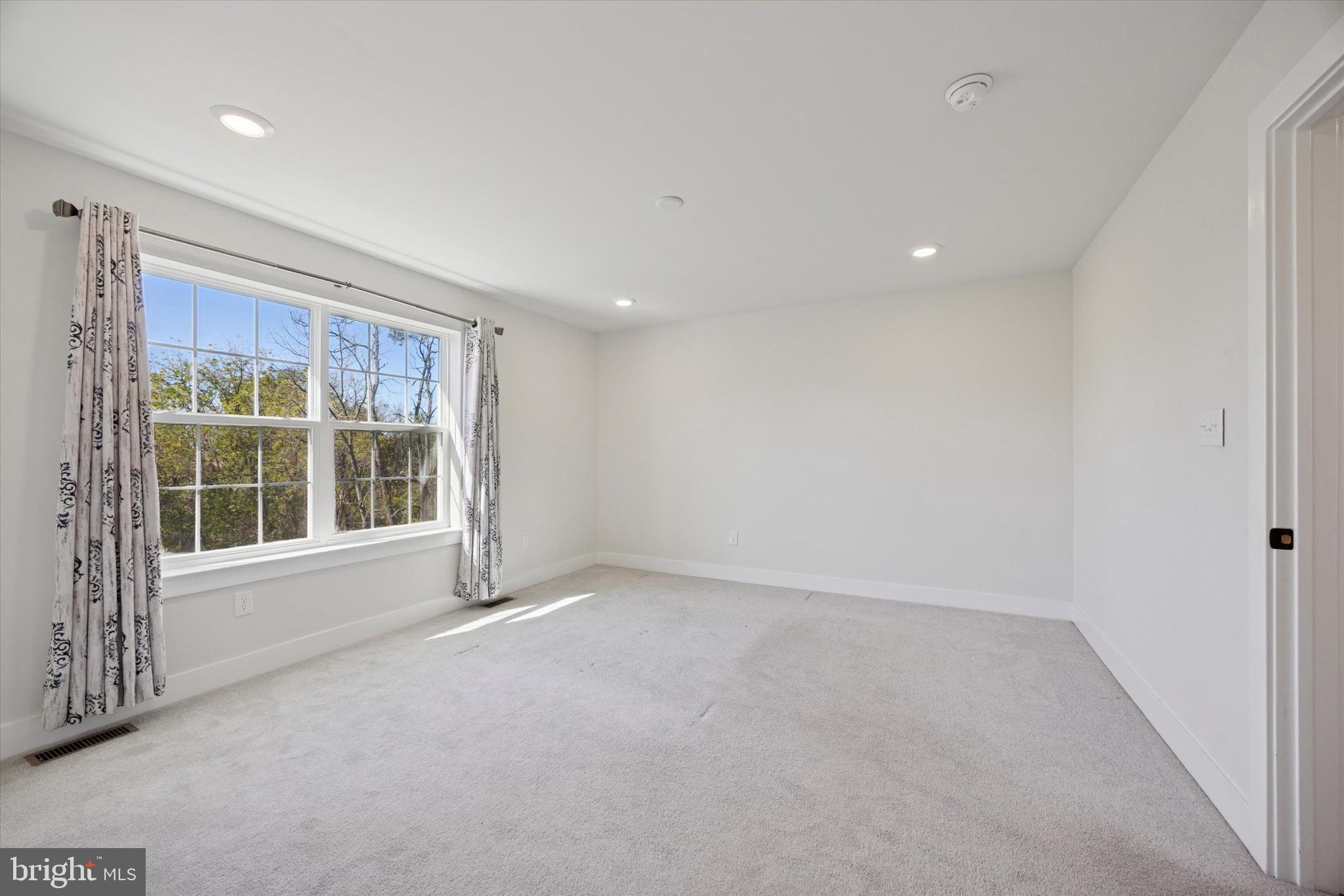 LOCHIEL FARM - Residential Lease