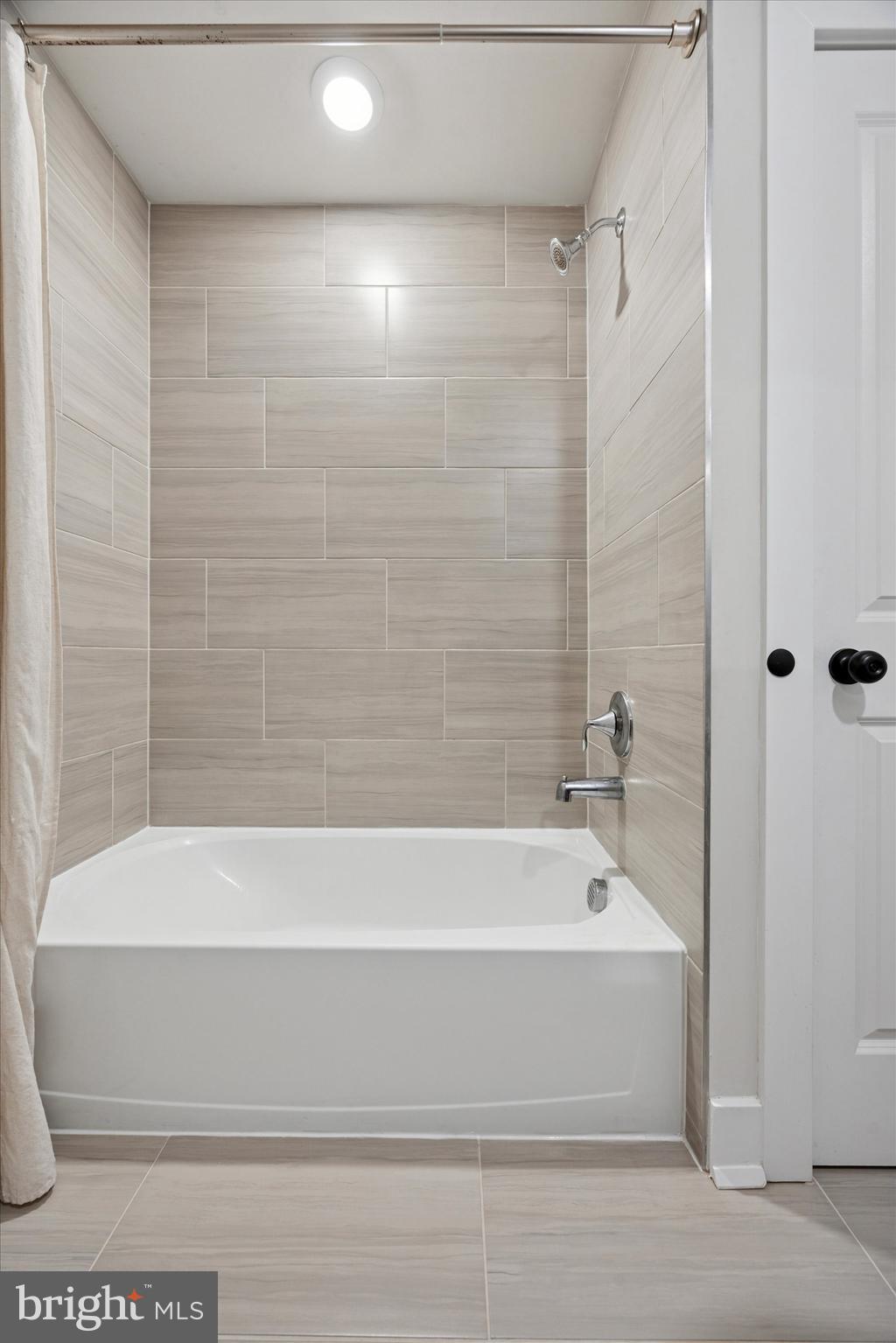 LOCHIEL FARM - Residential Lease