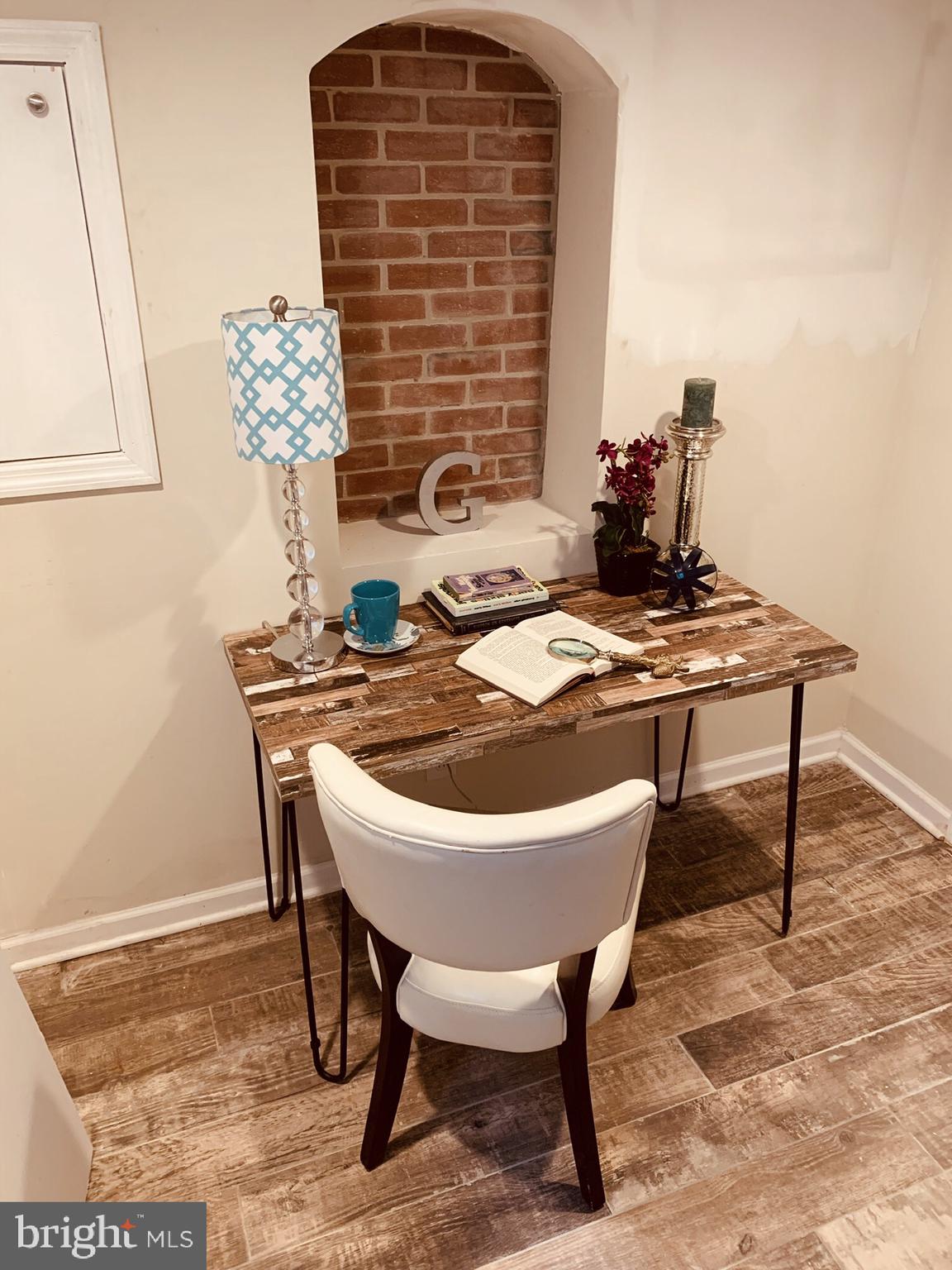QUEEN VILLAGE - Residential