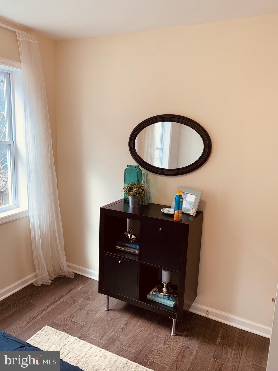 QUEEN VILLAGE - Residential