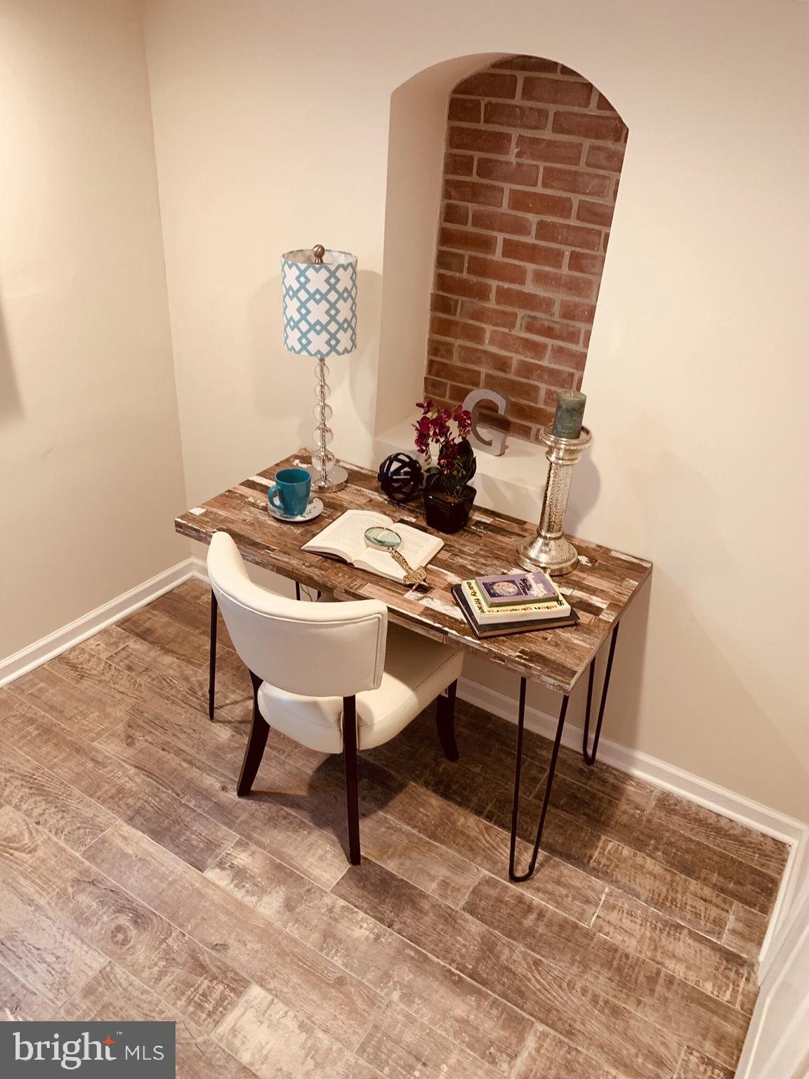 QUEEN VILLAGE - Residential