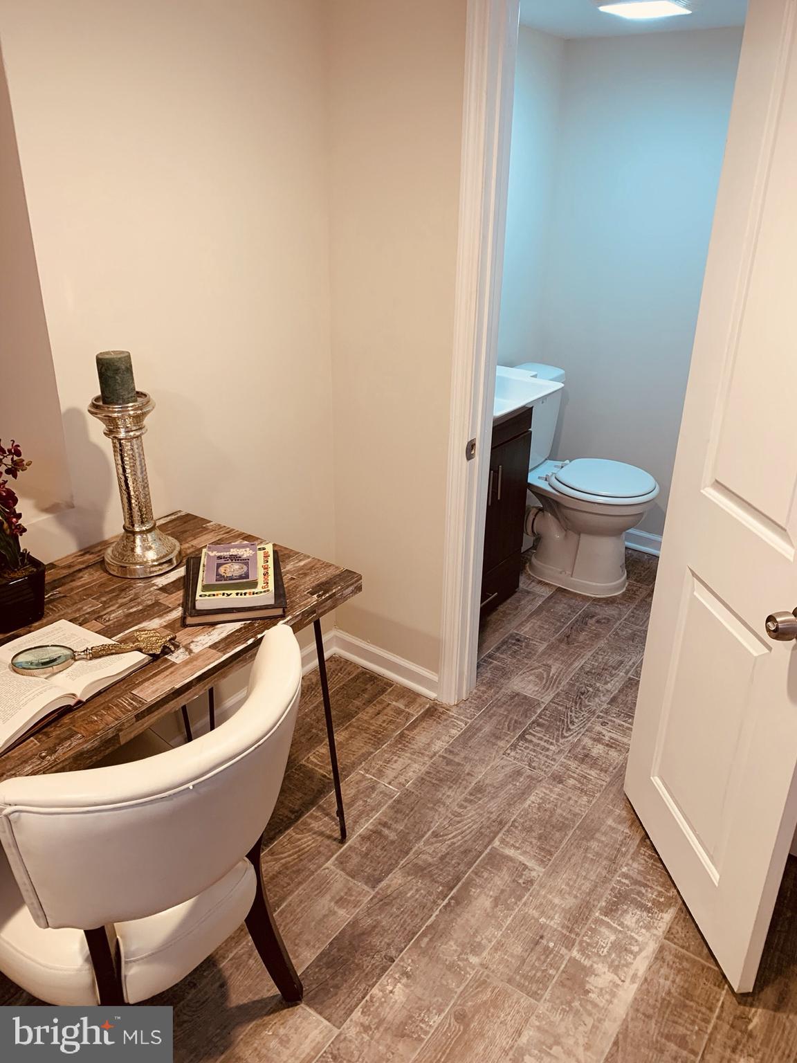 QUEEN VILLAGE - Residential