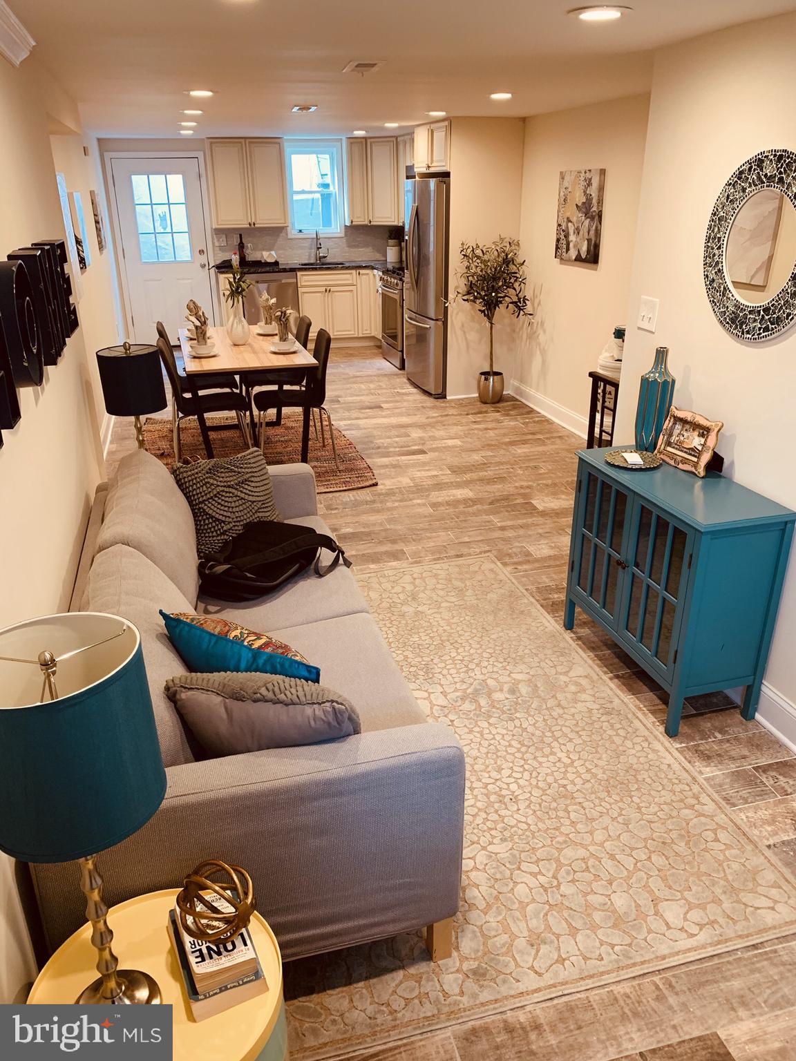 QUEEN VILLAGE - Residential
