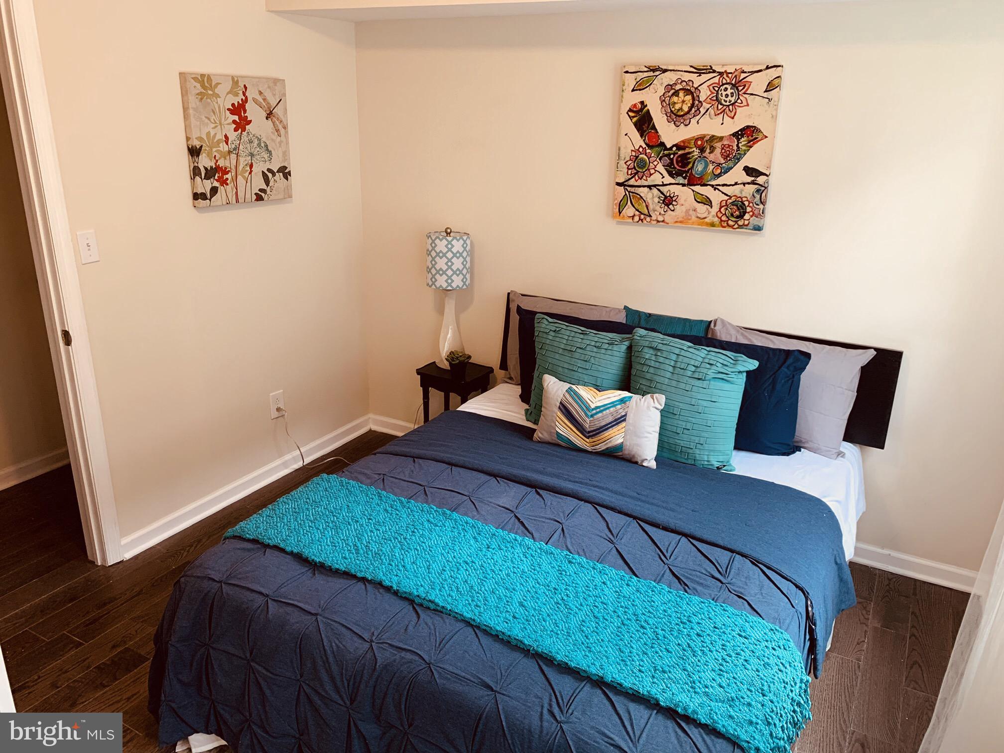 QUEEN VILLAGE - Residential