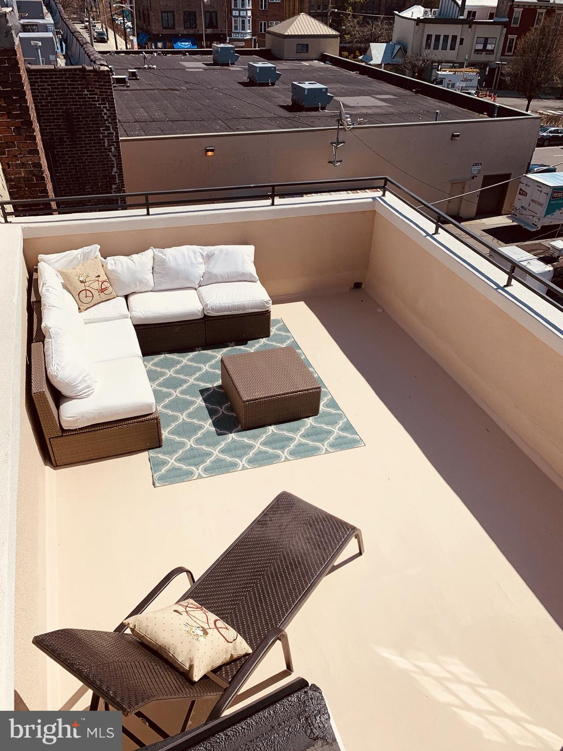 QUEEN VILLAGE - Residential