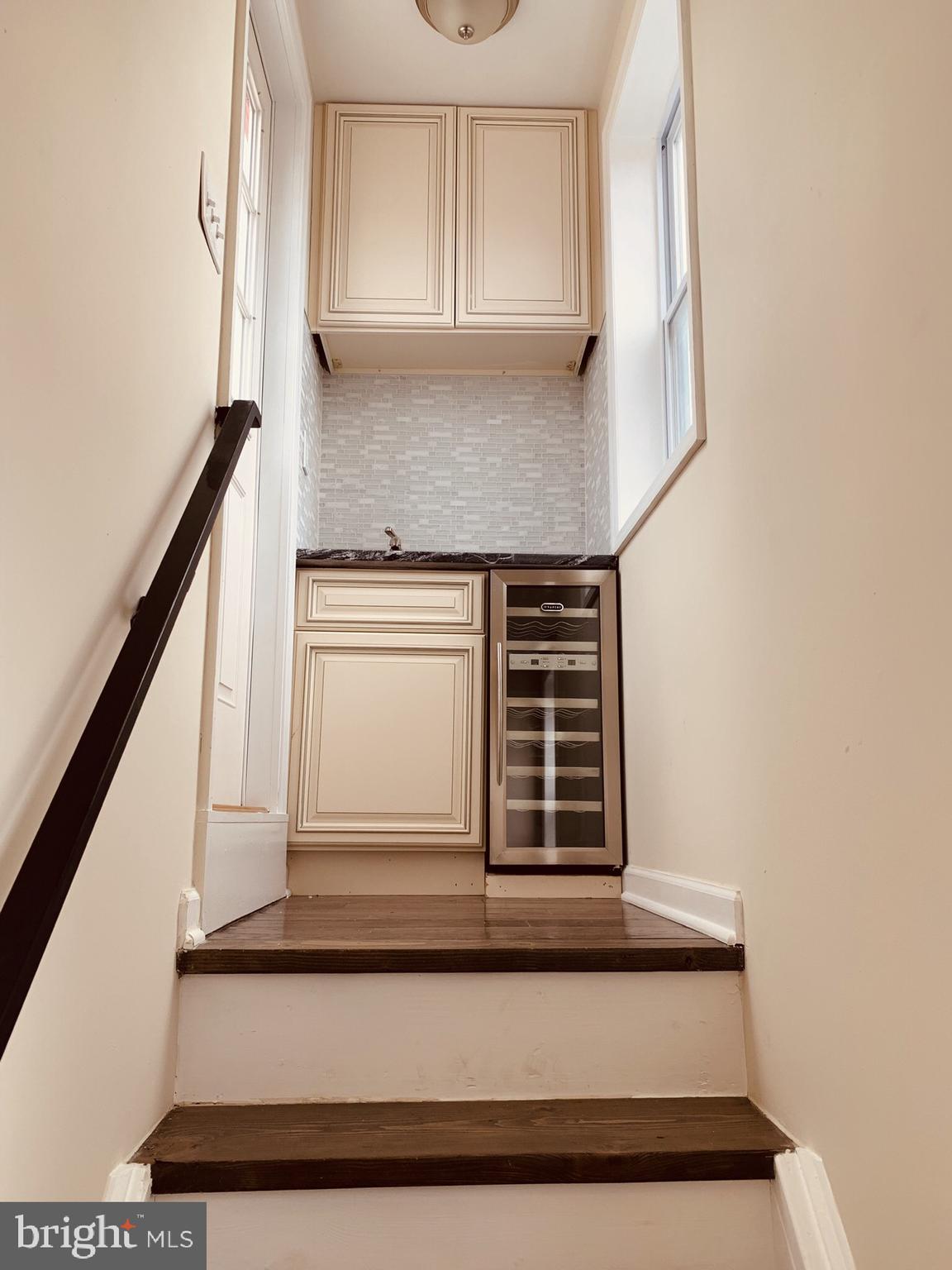 QUEEN VILLAGE - Residential