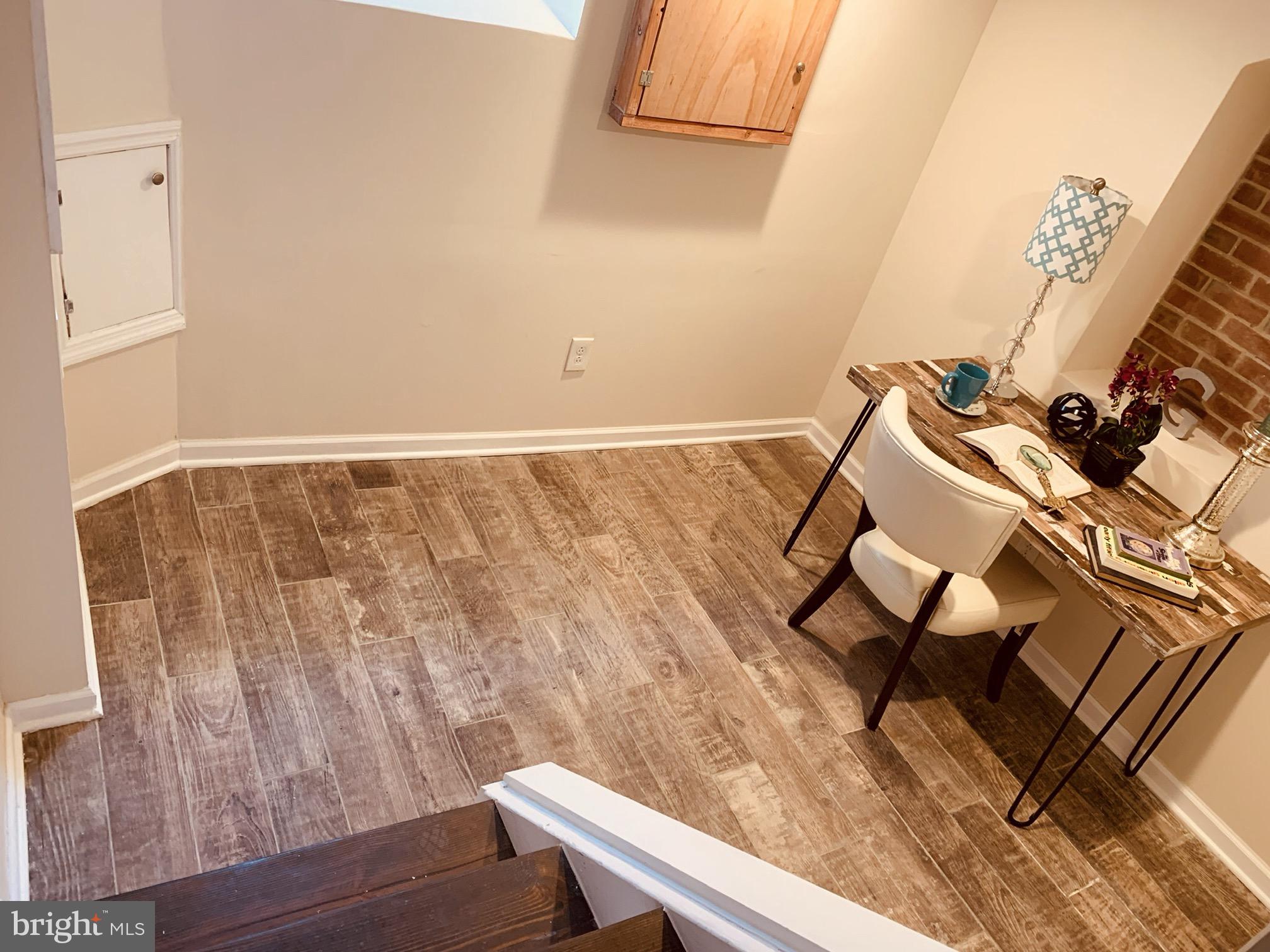 QUEEN VILLAGE - Residential