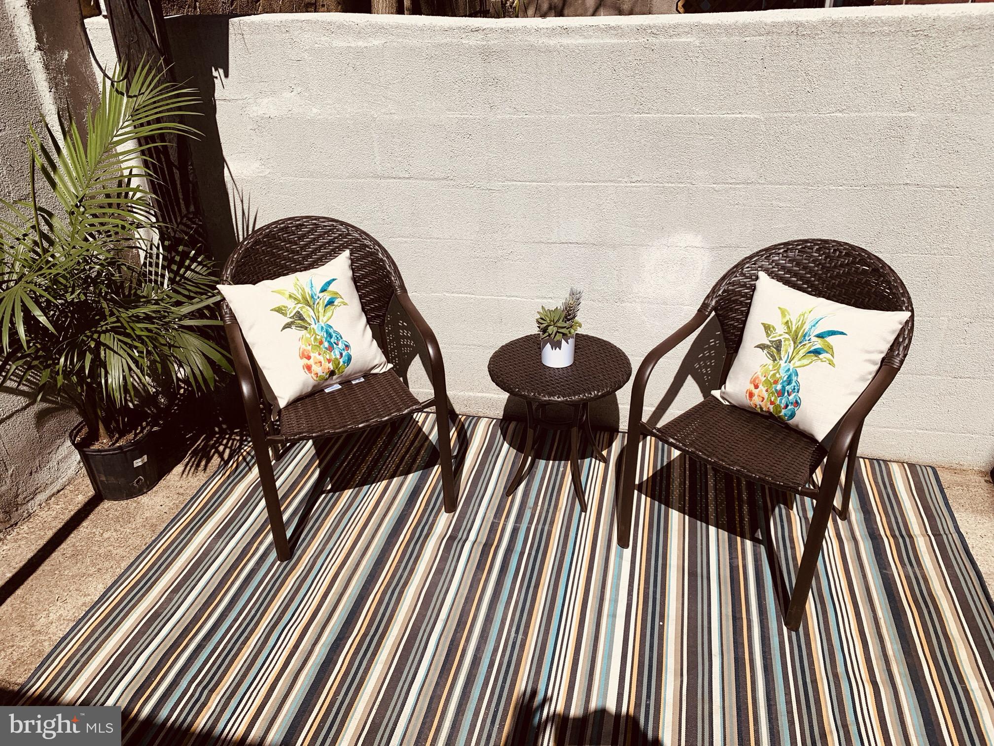 QUEEN VILLAGE - Residential