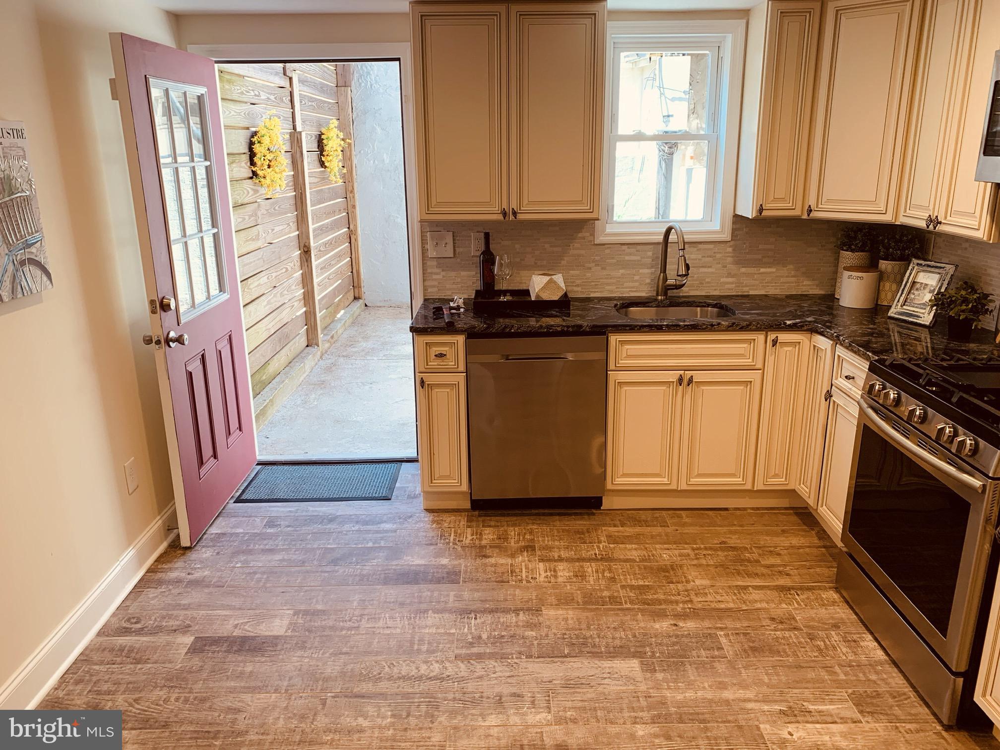 QUEEN VILLAGE - Residential