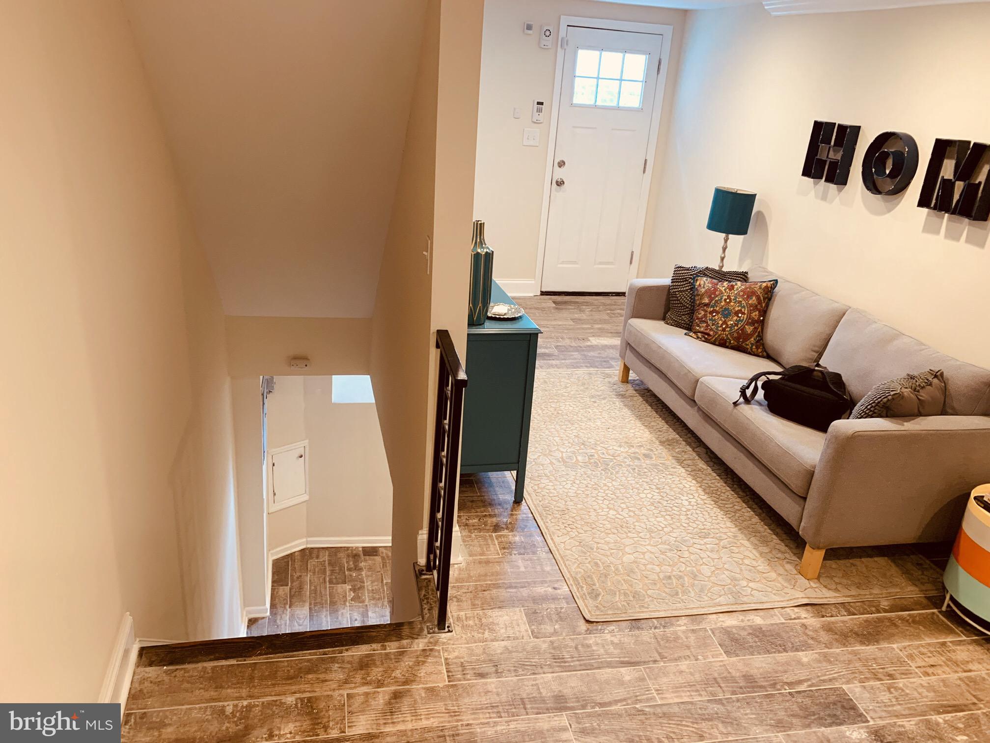 QUEEN VILLAGE - Residential