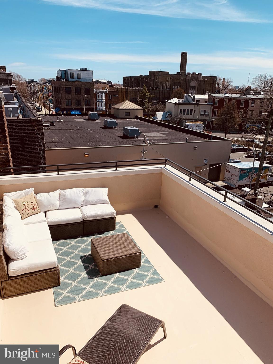 QUEEN VILLAGE - Residential