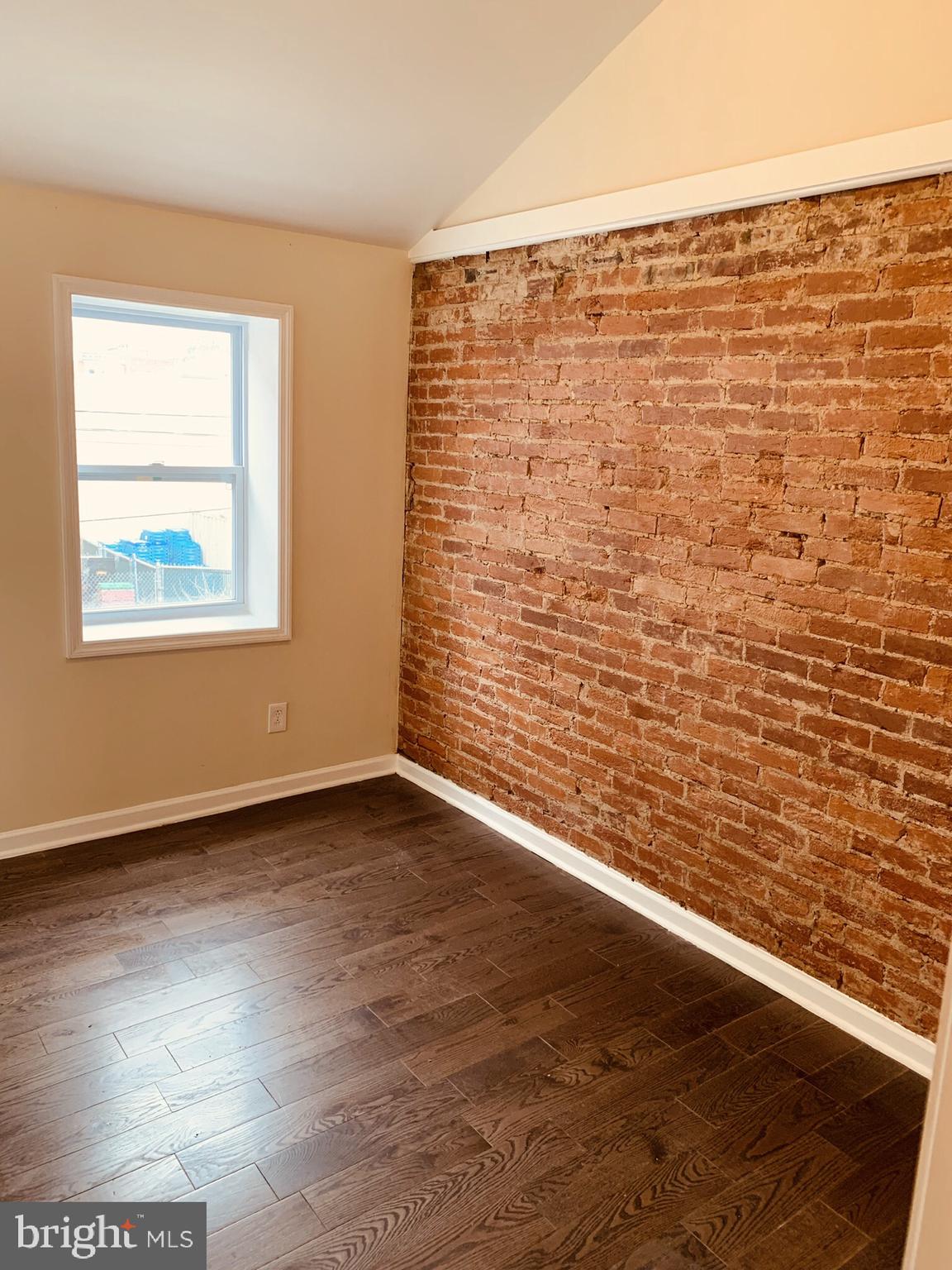 QUEEN VILLAGE - Residential