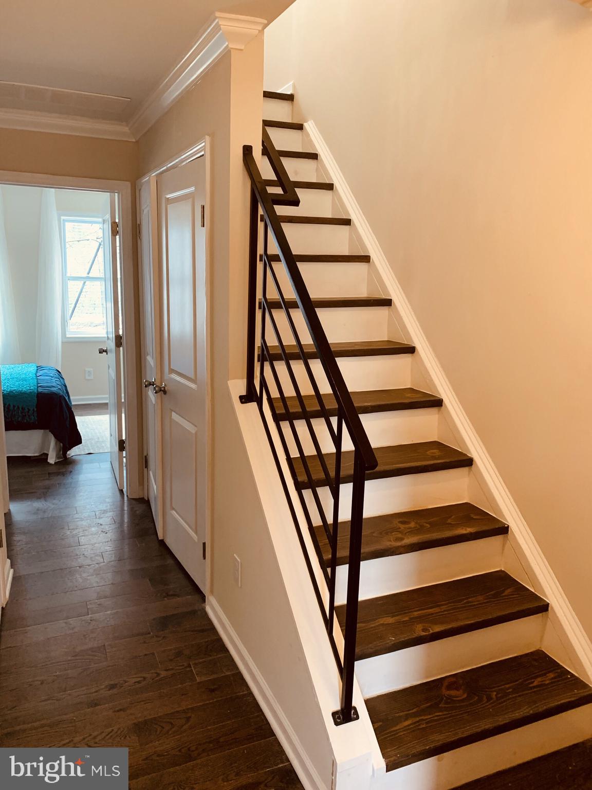 QUEEN VILLAGE - Residential