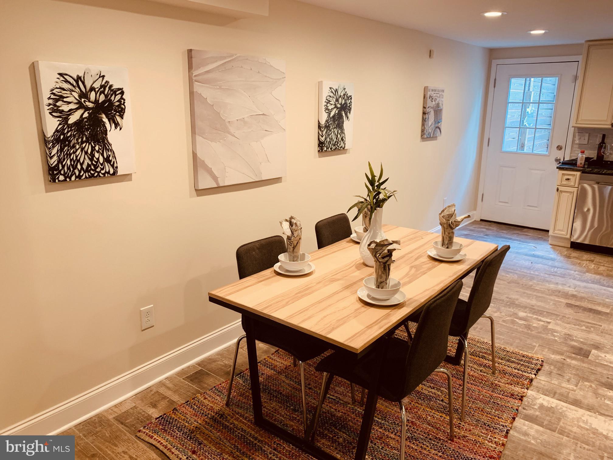 QUEEN VILLAGE - Residential