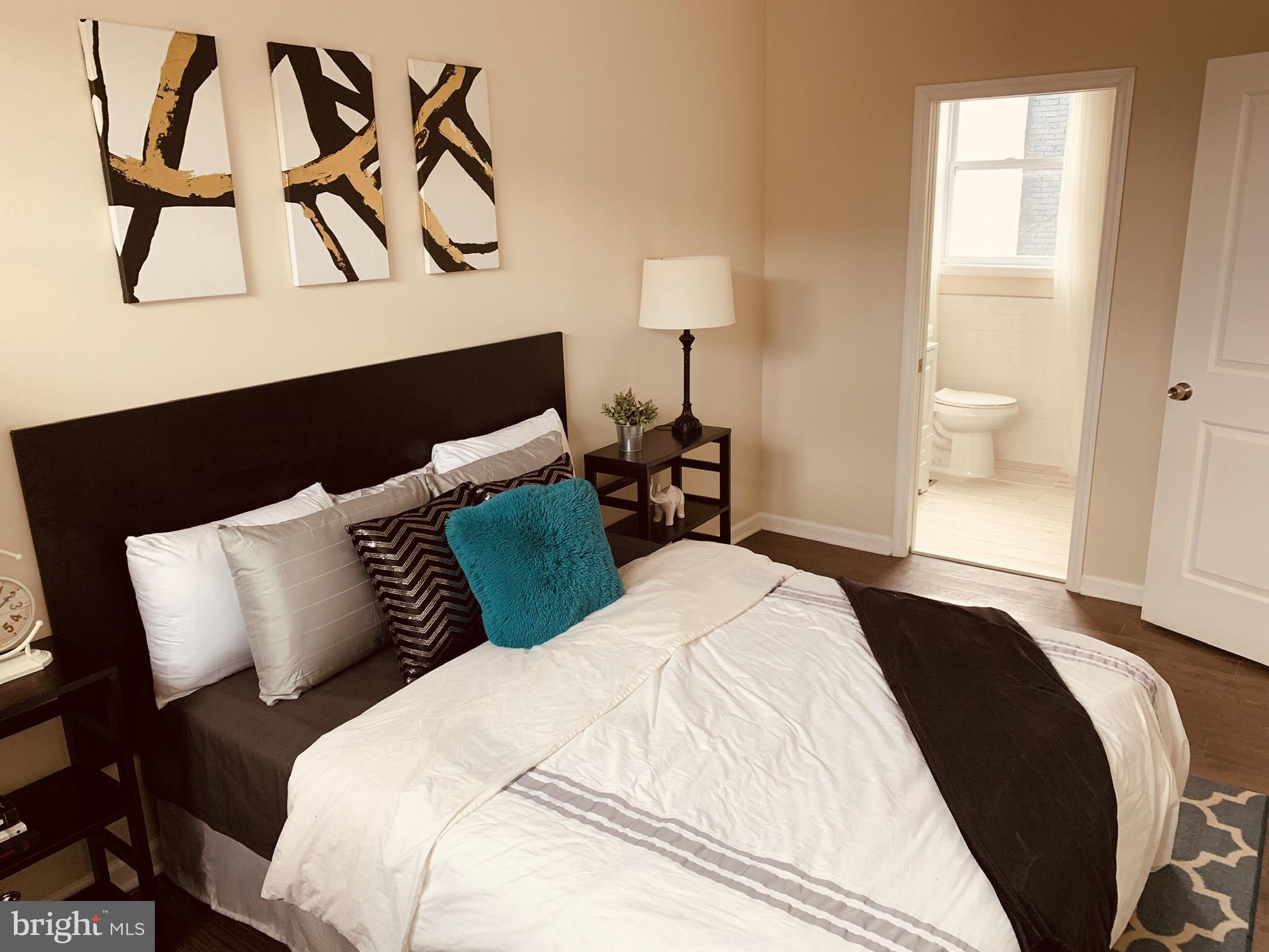QUEEN VILLAGE - Residential