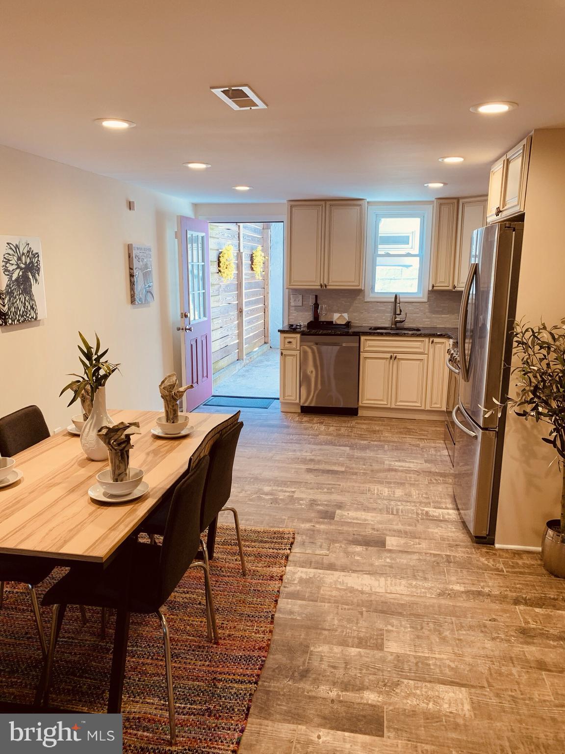 QUEEN VILLAGE - Residential
