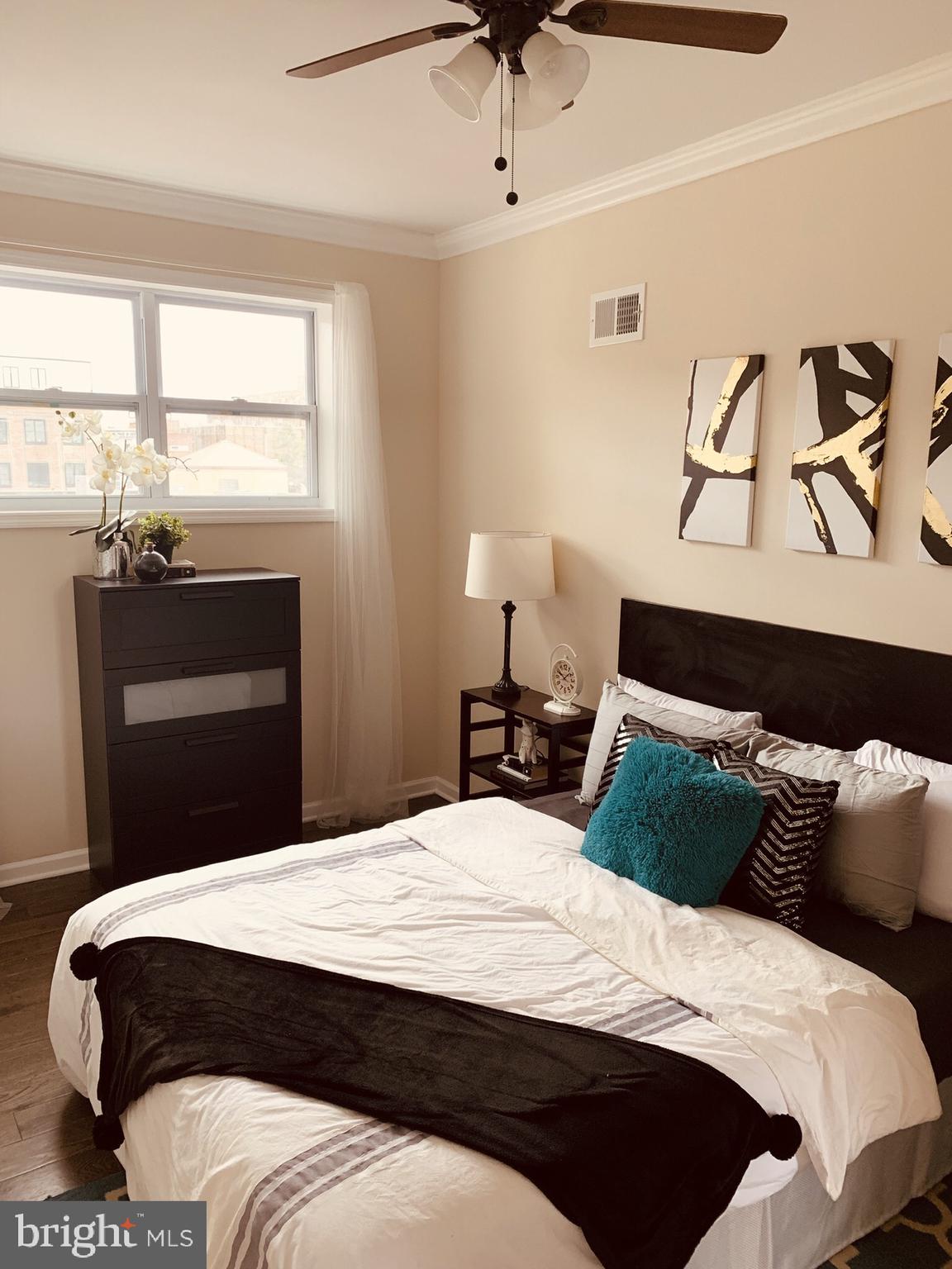 QUEEN VILLAGE - Residential