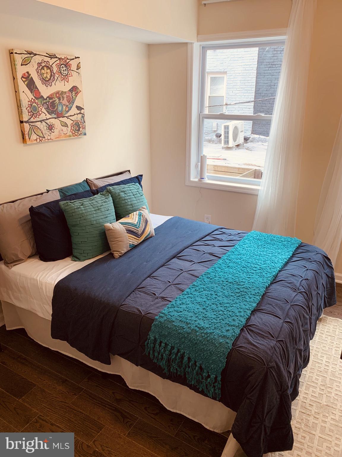 QUEEN VILLAGE - Residential