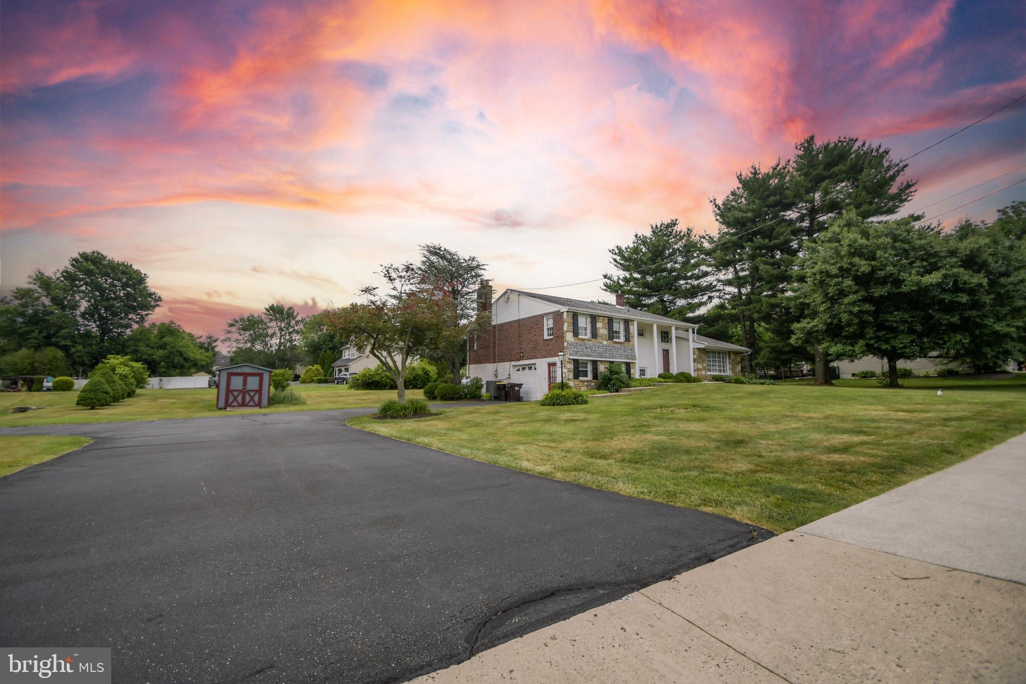 10 SUMMIT AVENUE E