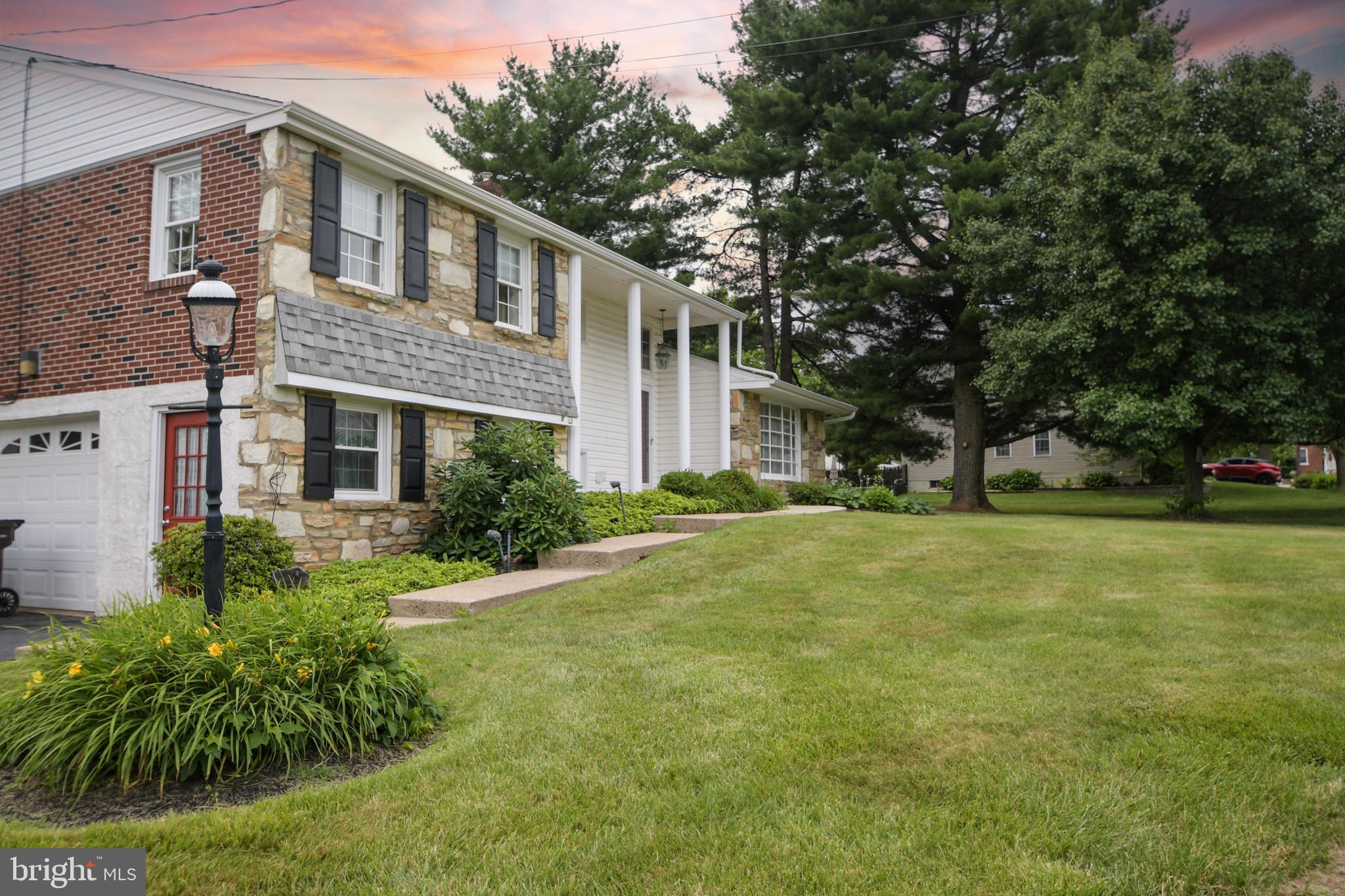 10 SUMMIT AVENUE E