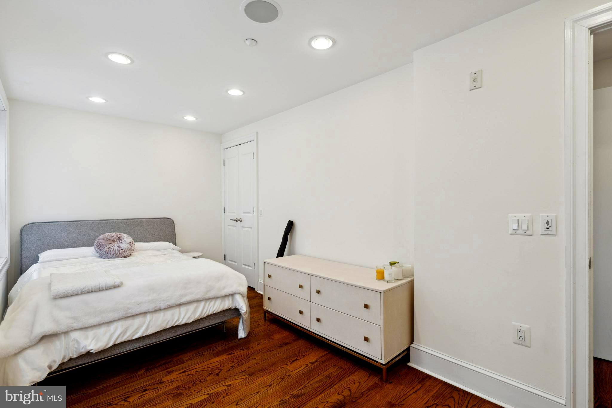 WASHINGTON SQ WEST - Residential