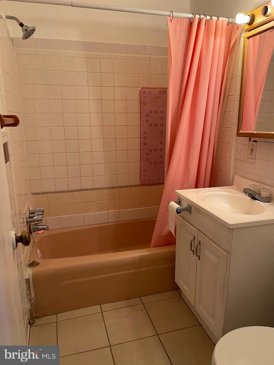 GREENWICH HILL - Residential